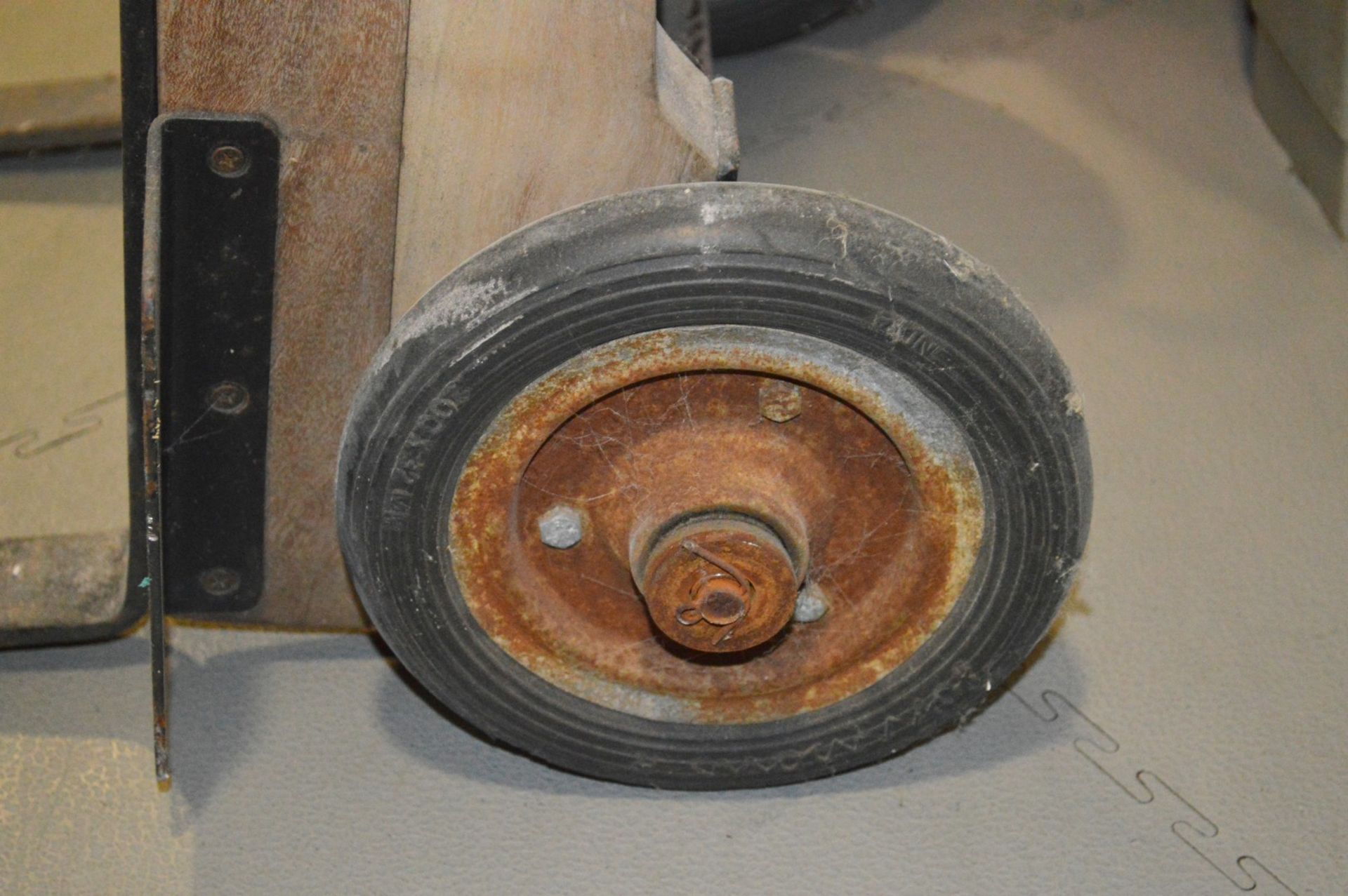 1 x Vintage Wooden Sack Truck with 8 Inch Wheels - Dimensions: H135 x W44 x D31/20 cms - Image 5 of 11