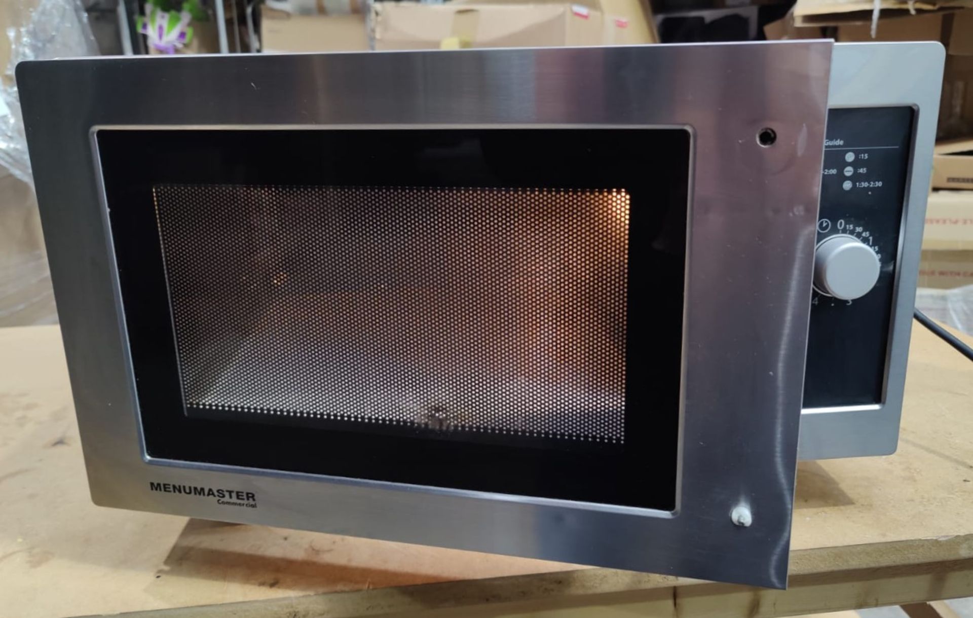 1 x MenuMaster Commercial 1000w Microwave Oven - Model: RMS510DSU - Image 3 of 7