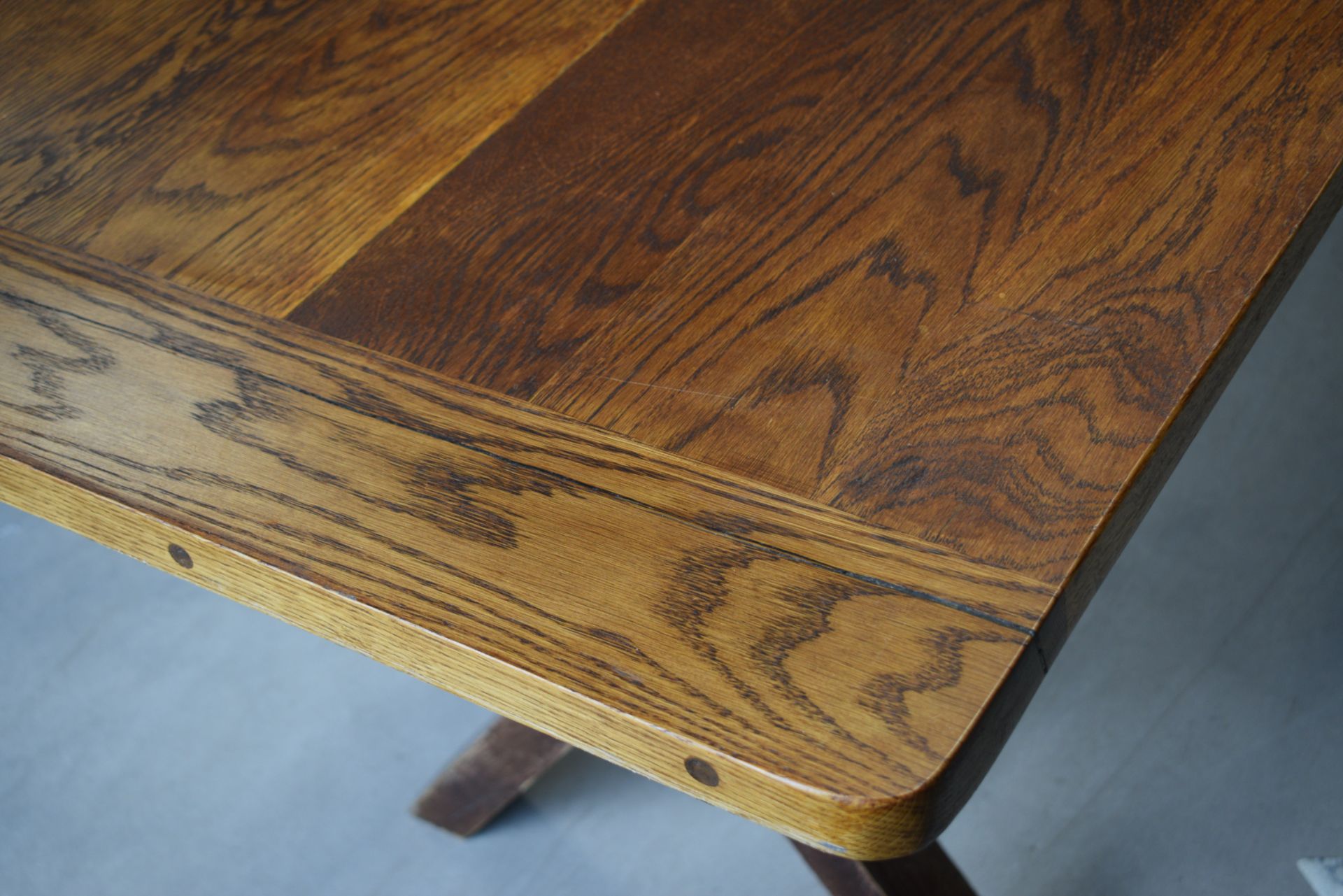 1 x Solid Oak 3m Refectory Dining Table with Cross Leg Base - Beautifully Grained Rectangular Table - Image 7 of 15