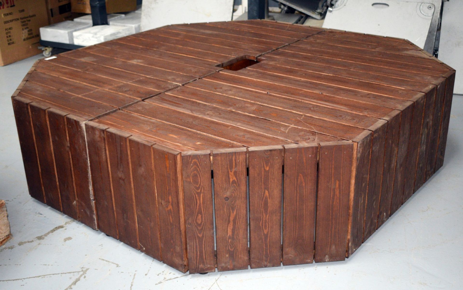1 x Octagon Slatted Seating Bench with a Central Hold for Cables, Parasols and More - Splits into - Image 8 of 9