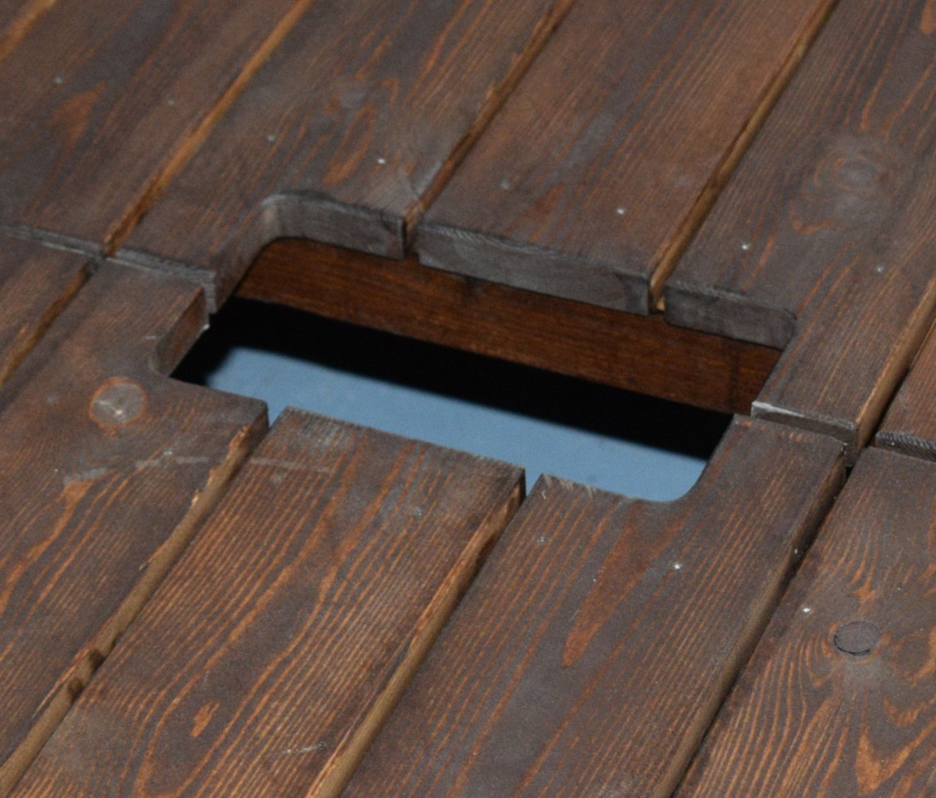 1 x Octagon Slatted Seating Bench with a Central Hold for Cables, Parasols and More - Splits into - Image 7 of 9