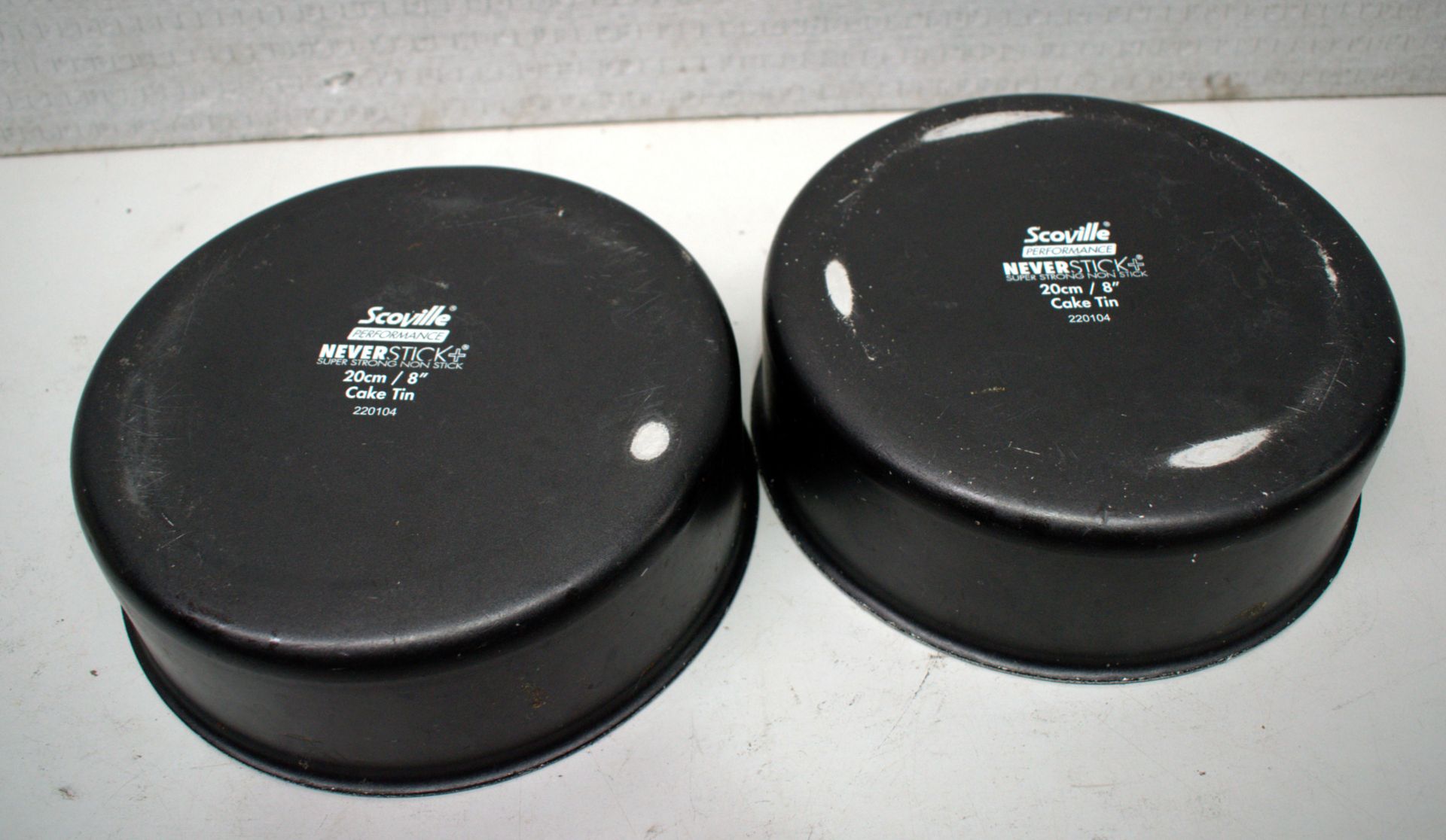 4 x Assorted Kitchen Items - Pan, Cake Tins, Salad Spinner - Image 5 of 11
