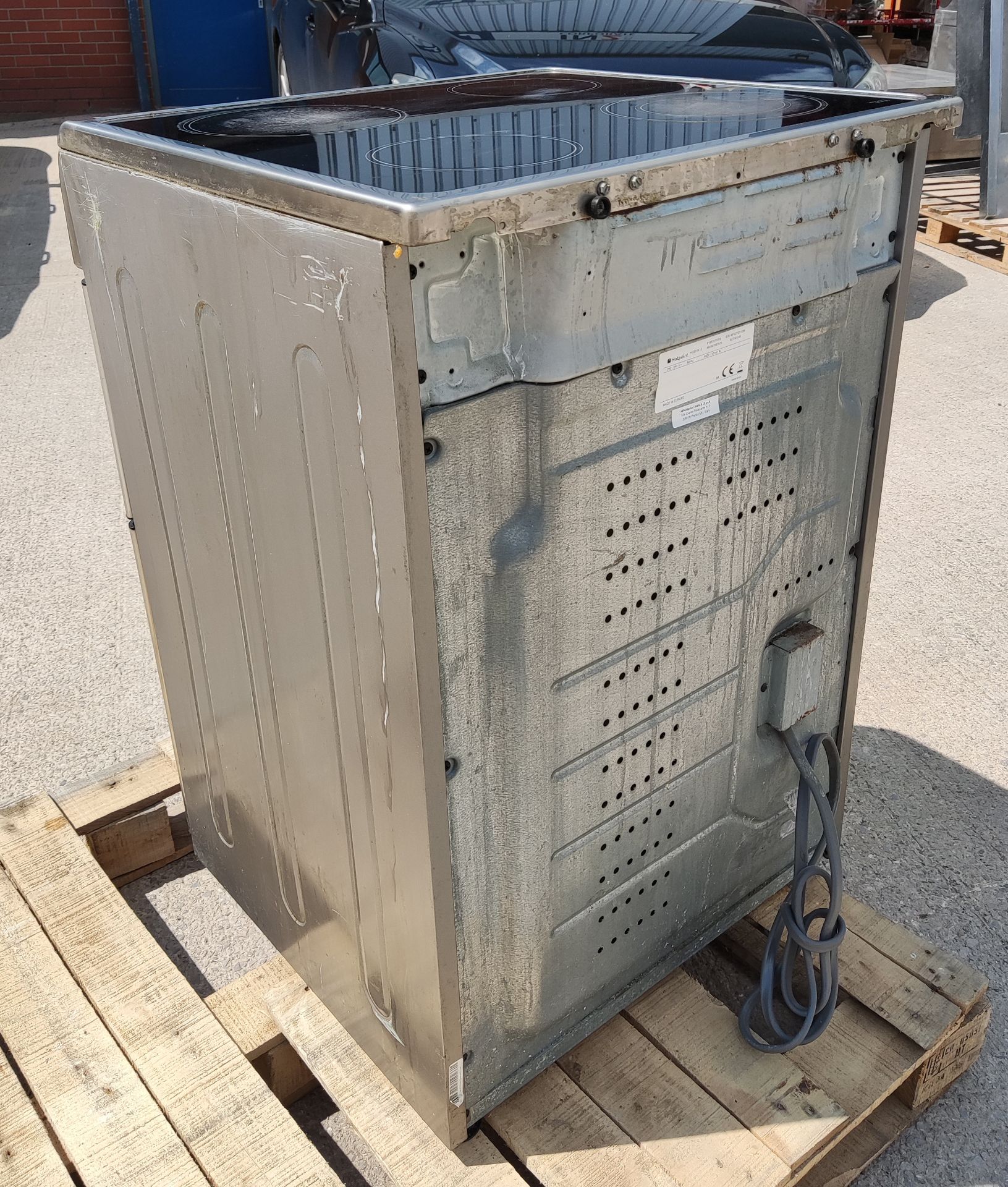 1 x HOTPOINT Ultima Hue61X Freestanding Electric Ceramic Cooker - Image 8 of 23