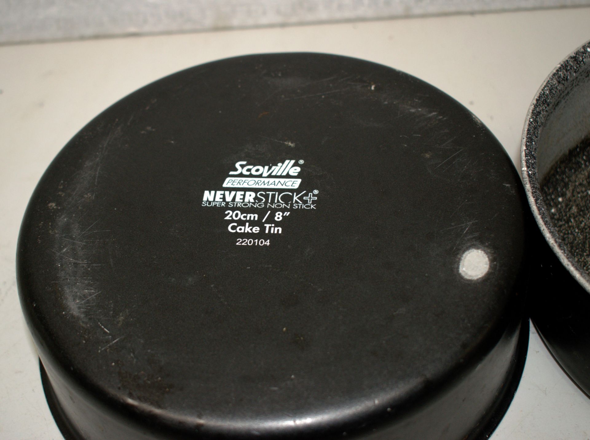 4 x Assorted Kitchen Items - Pan, Cake Tins, Salad Spinner - Image 4 of 11