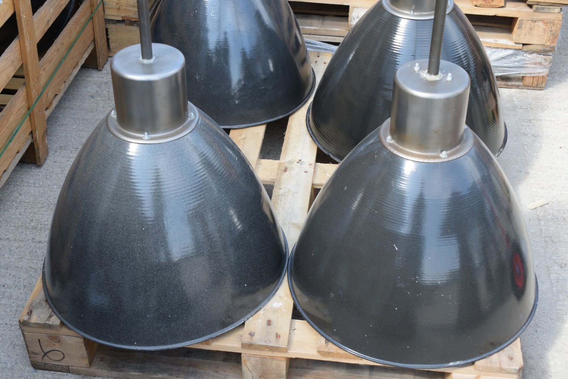 1 x Industrial Factory Suspended Ceiling Light Featuring an Enamel Finish - Dimensions: H53/120 - Image 4 of 6