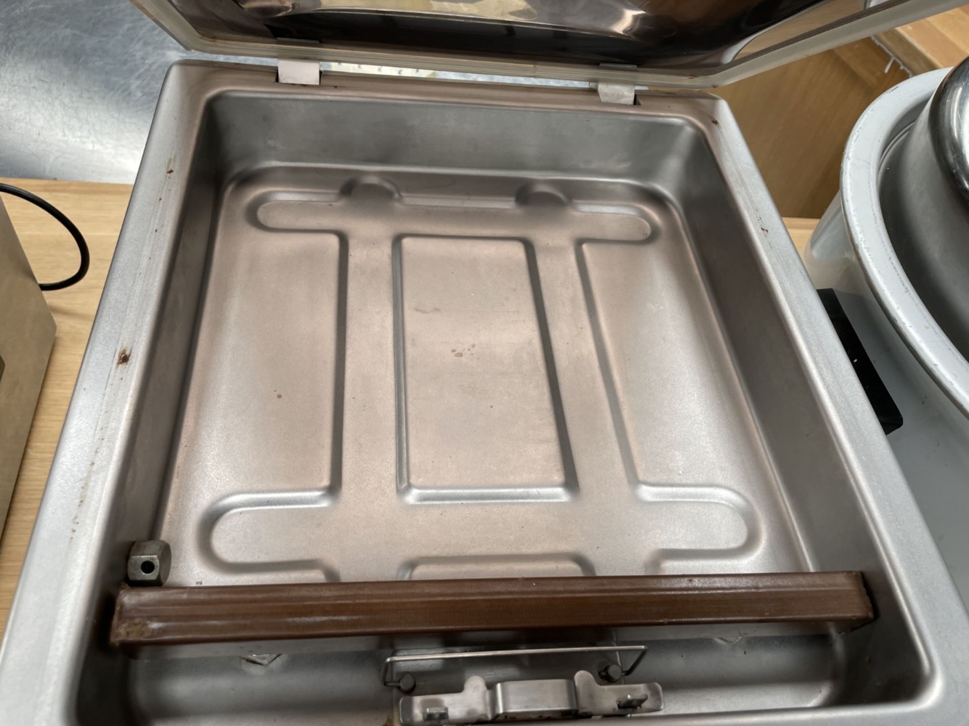 1 x Sousvide 30cm Chamber Vacuum Sealer - Model: YJS820 - 240v - Image 6 of 17