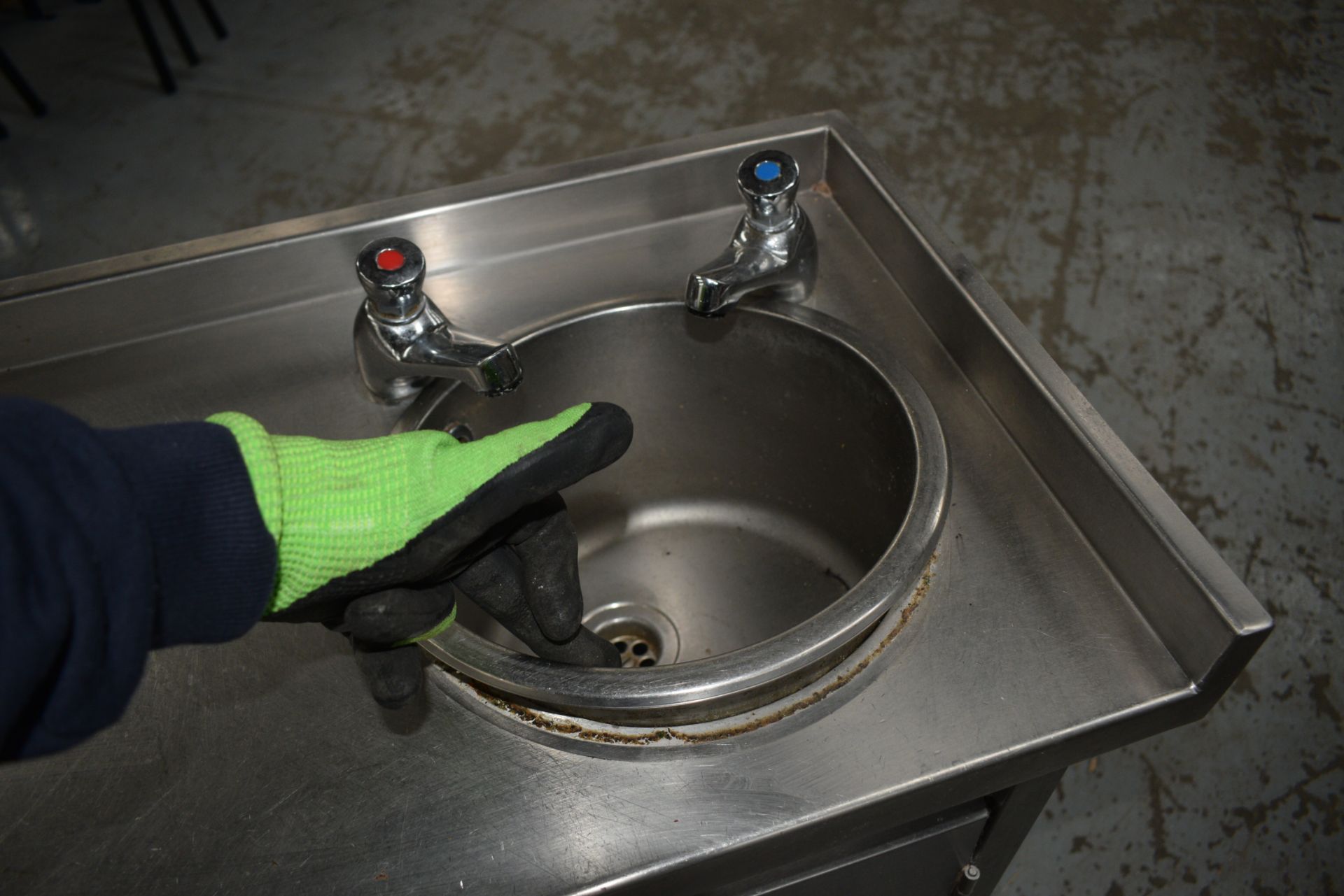 1 x Stainless Steel Sink Unit Featuring a Removable Wash Bowl, Prep Area and Undershelf - - Image 5 of 6