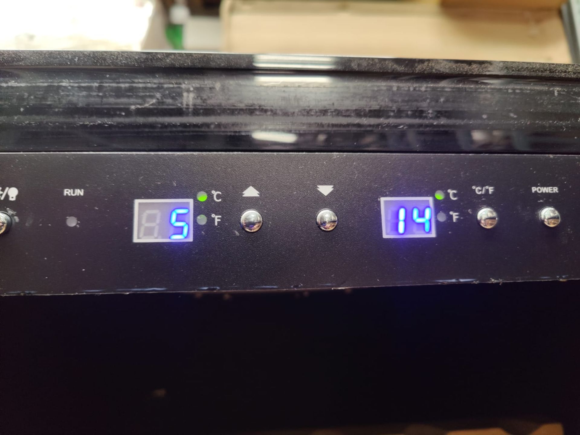 1 x Swiss Cave Upright Single Door Wine Bottle Cooler - Contemporary Smoked Glass Finish - Image 5 of 7