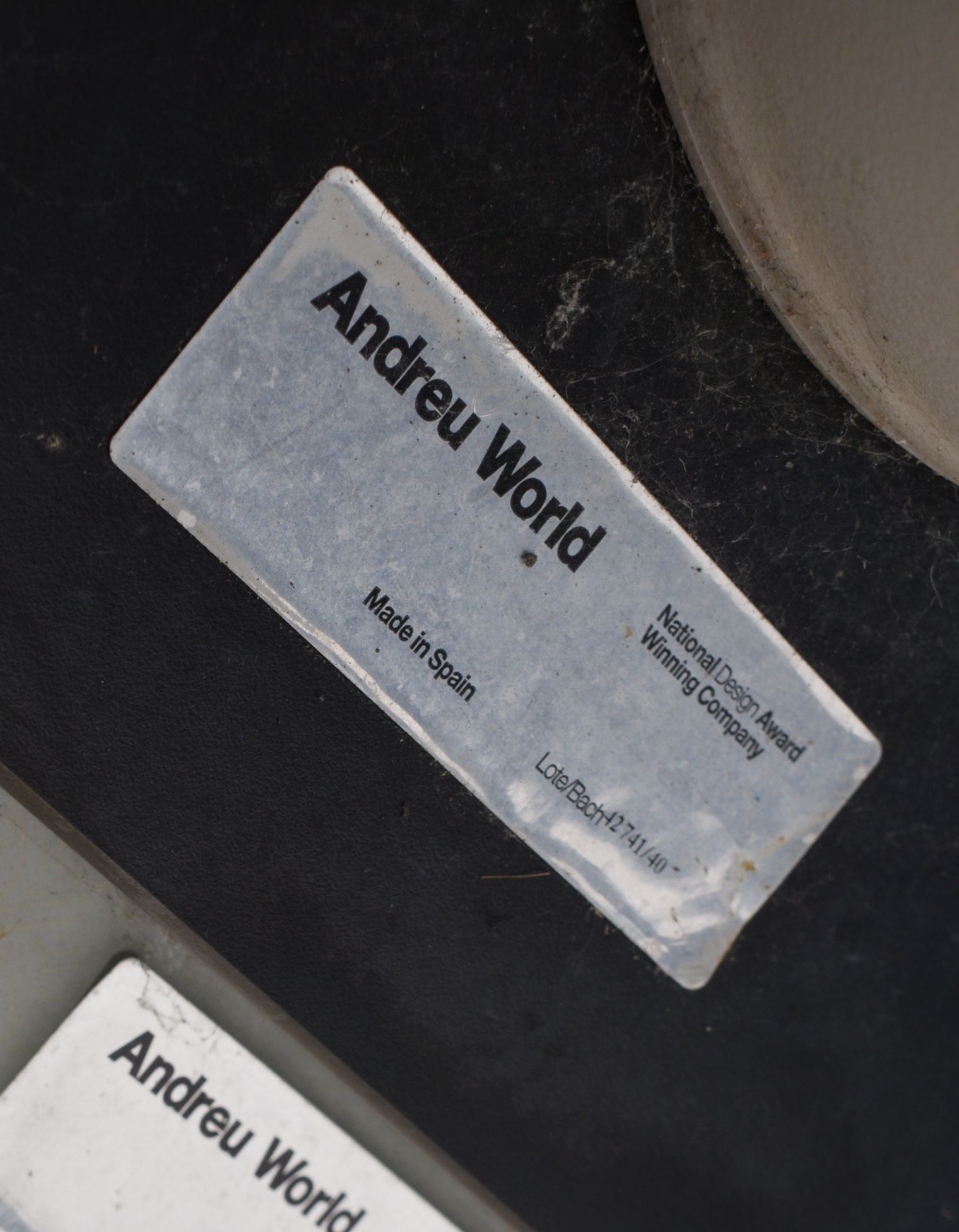 1 x Andreu World Round Restaurant Table - Suitable for Indoor or Outdoor Use - Image 2 of 4