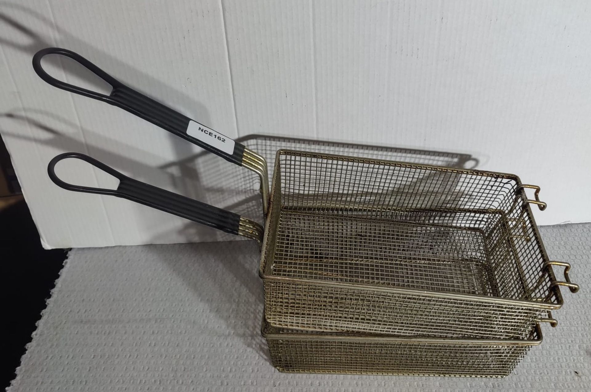 2 x Commercial Fryer Baskets - Basket Dimensions: H10 x 30 x 20 cms - Image 4 of 4