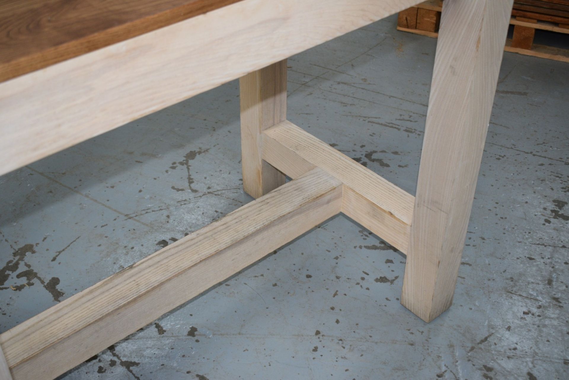 1 x Large 1.1m Restaurant Poseur Bar Dining Table with Stretcher / Footrest - Dimensions: H98 x W110 - Image 4 of 6