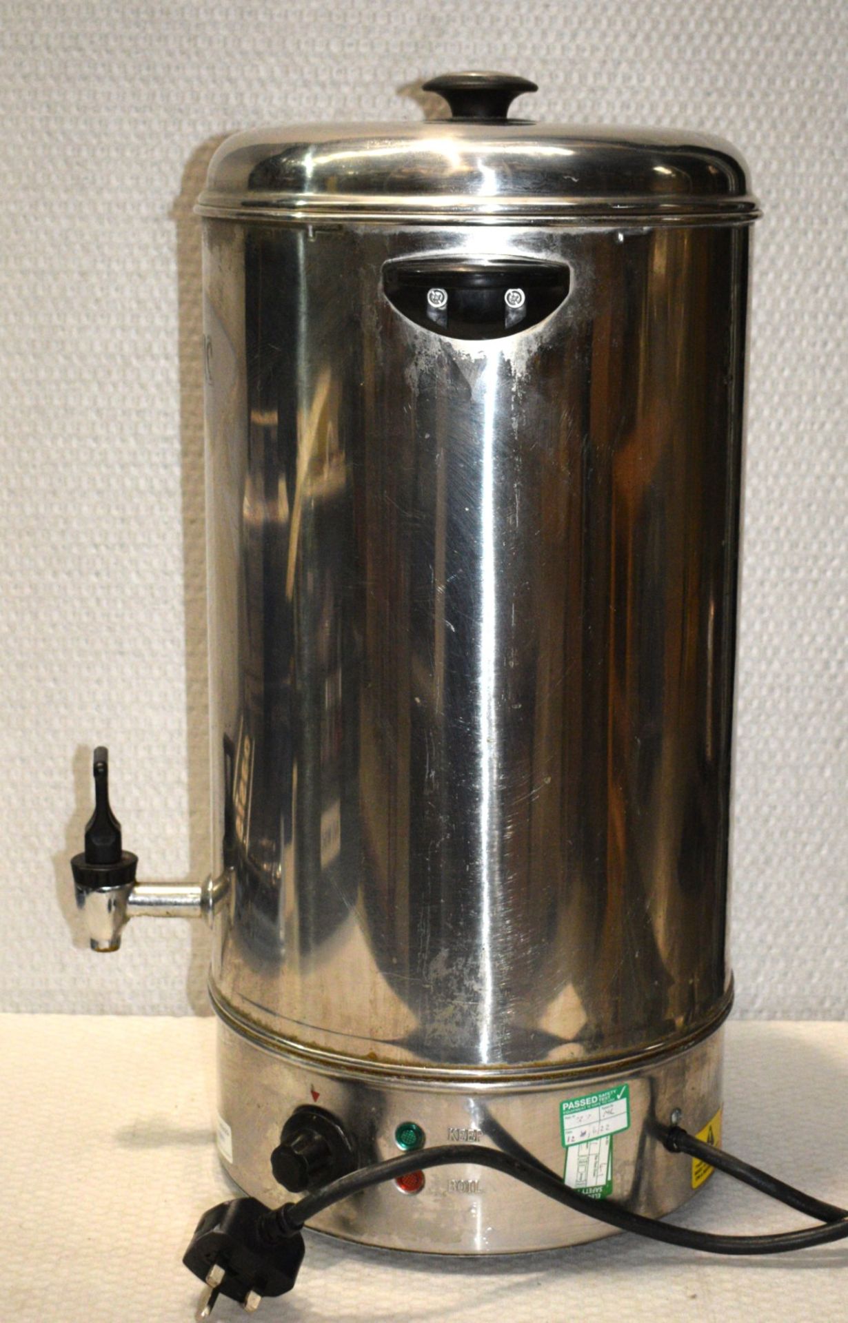 1 x Buffalo GL347 Manual Fill 20l Water Boiler - Stainless Steel - 240v  - Ref: JPC650 - CL011 -