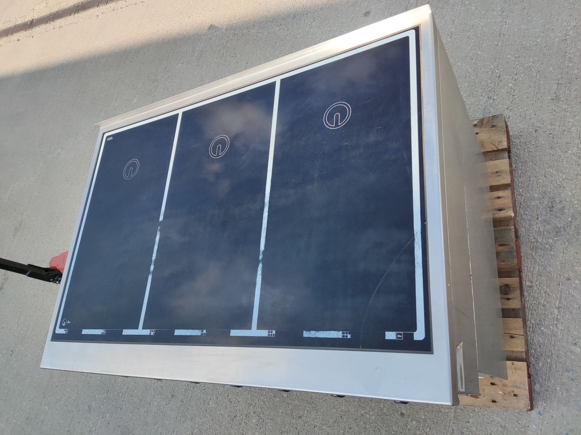 1 x Berner 6 Zone Commercial Induction Cooker with Open Base - 3 Phase - BIH6KTDF30 - RRP £12,500! - Image 8 of 19