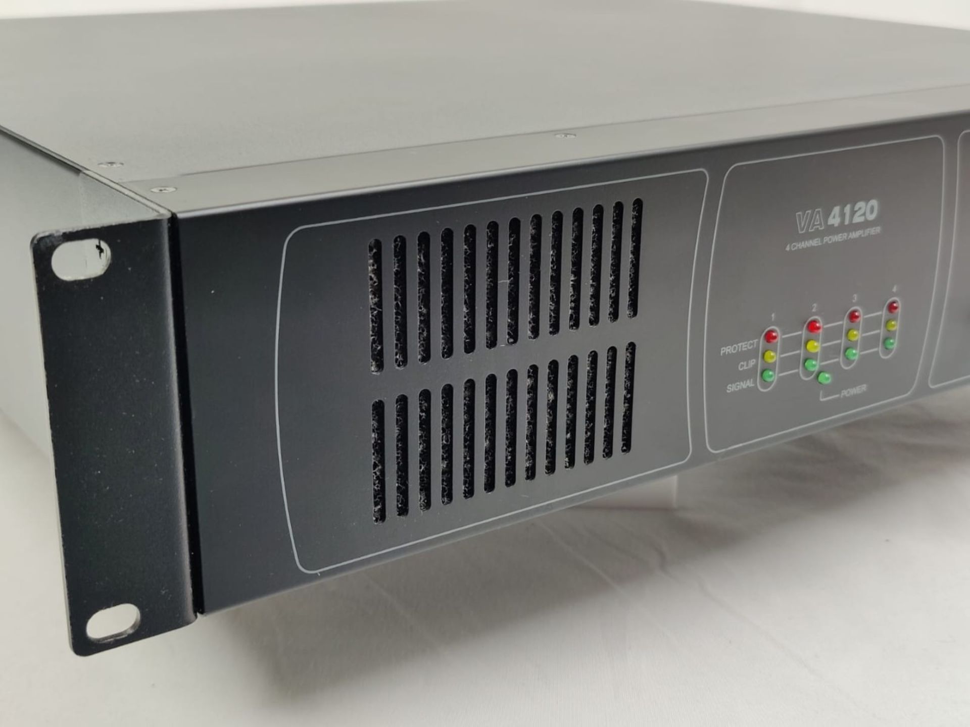 1 x CLOUD Contractor Series 4 Channel Power Amplifier - Model VA4120 - 120W Per Output Channel - Image 4 of 8