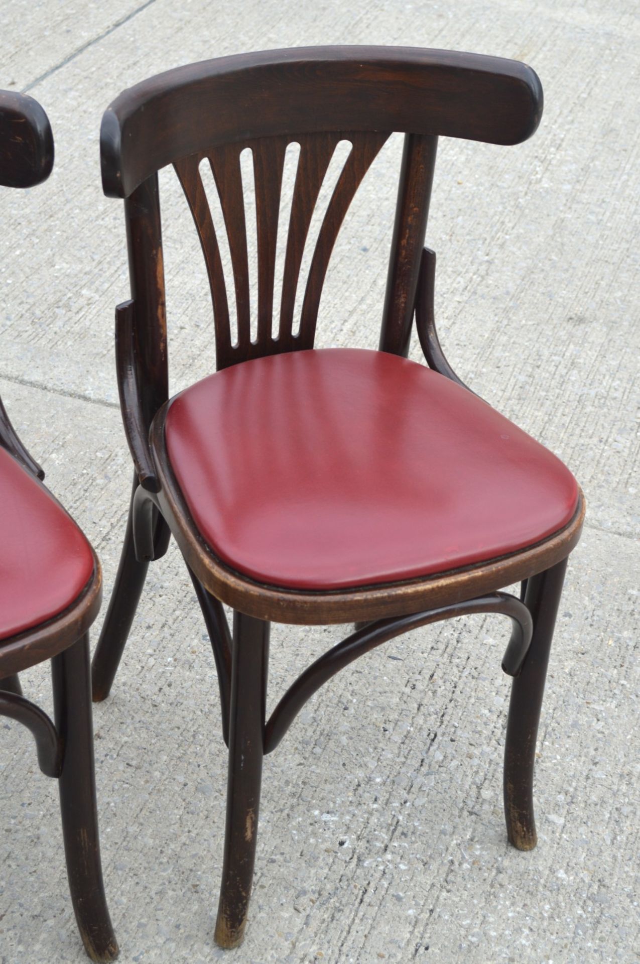 4 x Restaurant Dining Chairs Featuring an Traditional / Irish Design with Bent Wood, a Dark Stain - Image 9 of 10