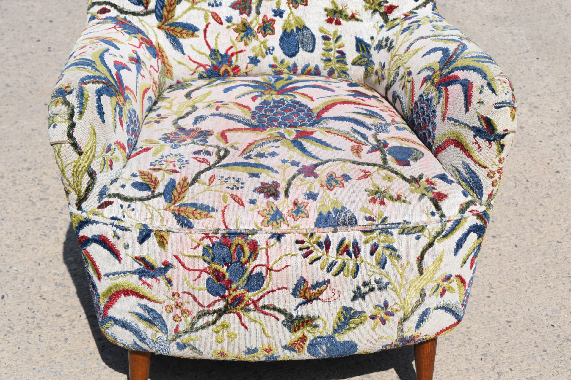 2 x George Smith Lounge Chair Featuring Floral Fbric Upholstery and Wooden Feet - Image 7 of 14