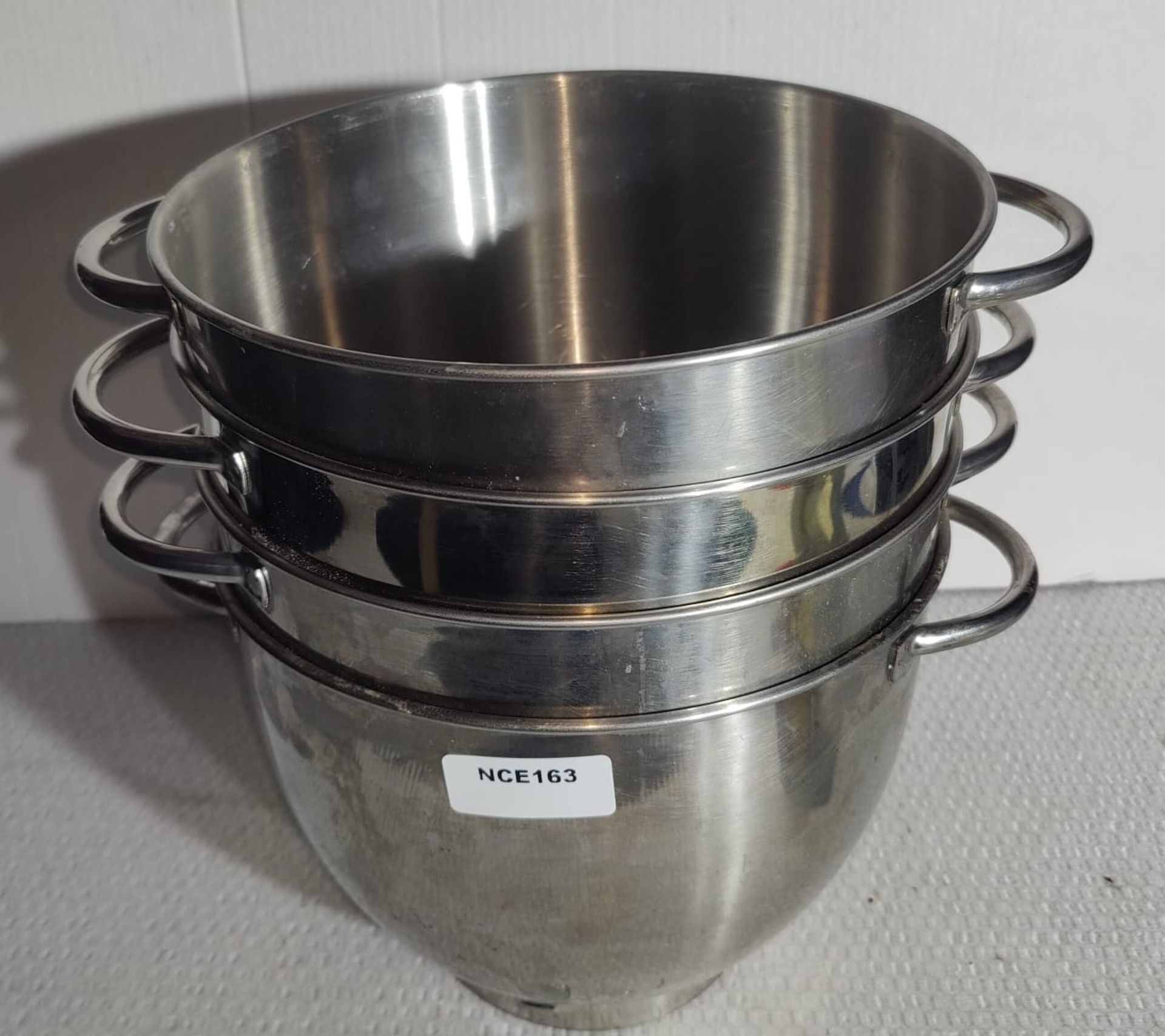 4 x Stainless Steel Mixing Bowls with Handles - Dimensions: H20.5 x W26.5 cms - Image 4 of 4