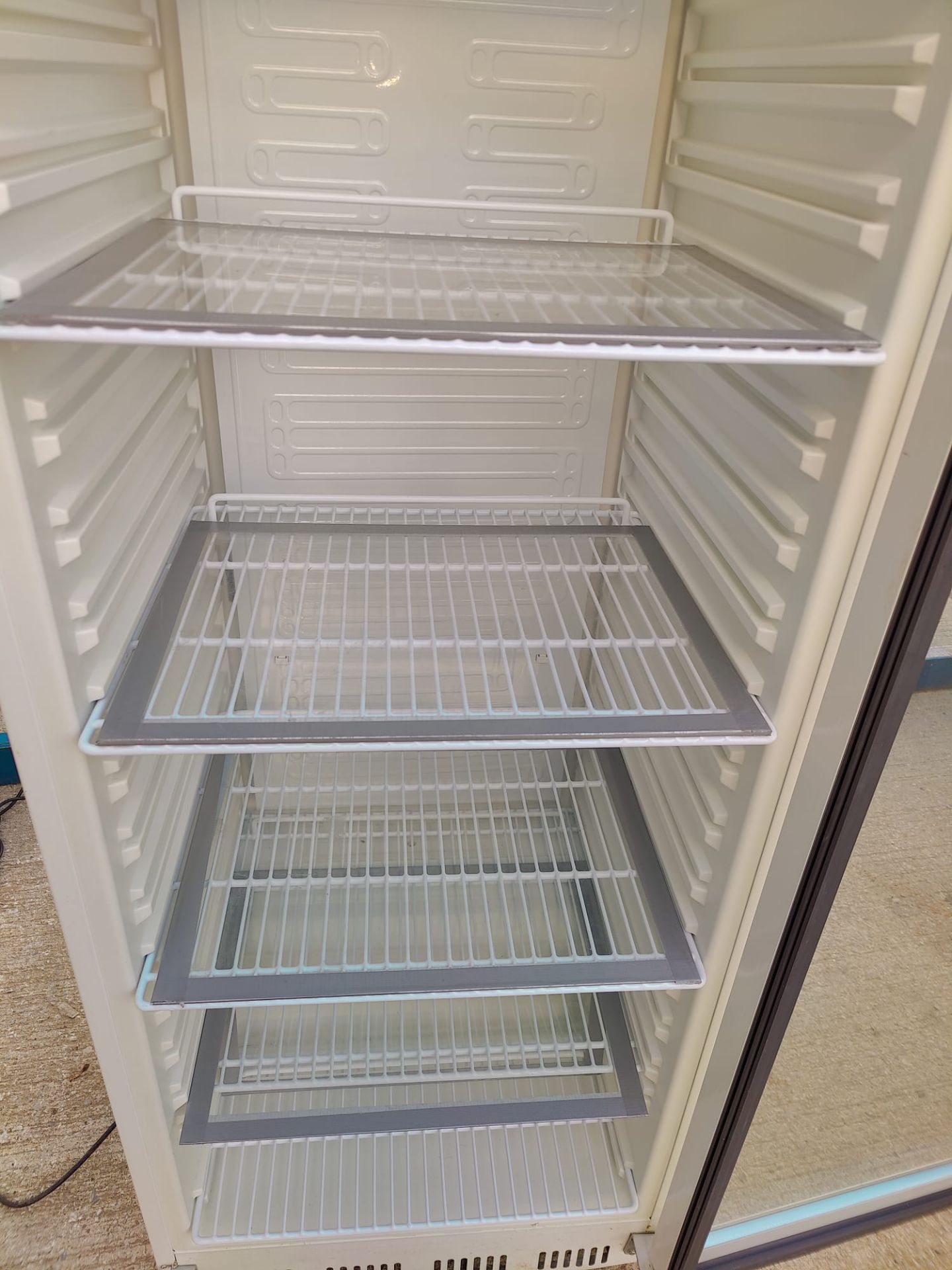 1 x Polar CD087 Upright Single Door Drinks Display Fridge - Dimensions: H185 x W60 x 60 cms - Image 8 of 14