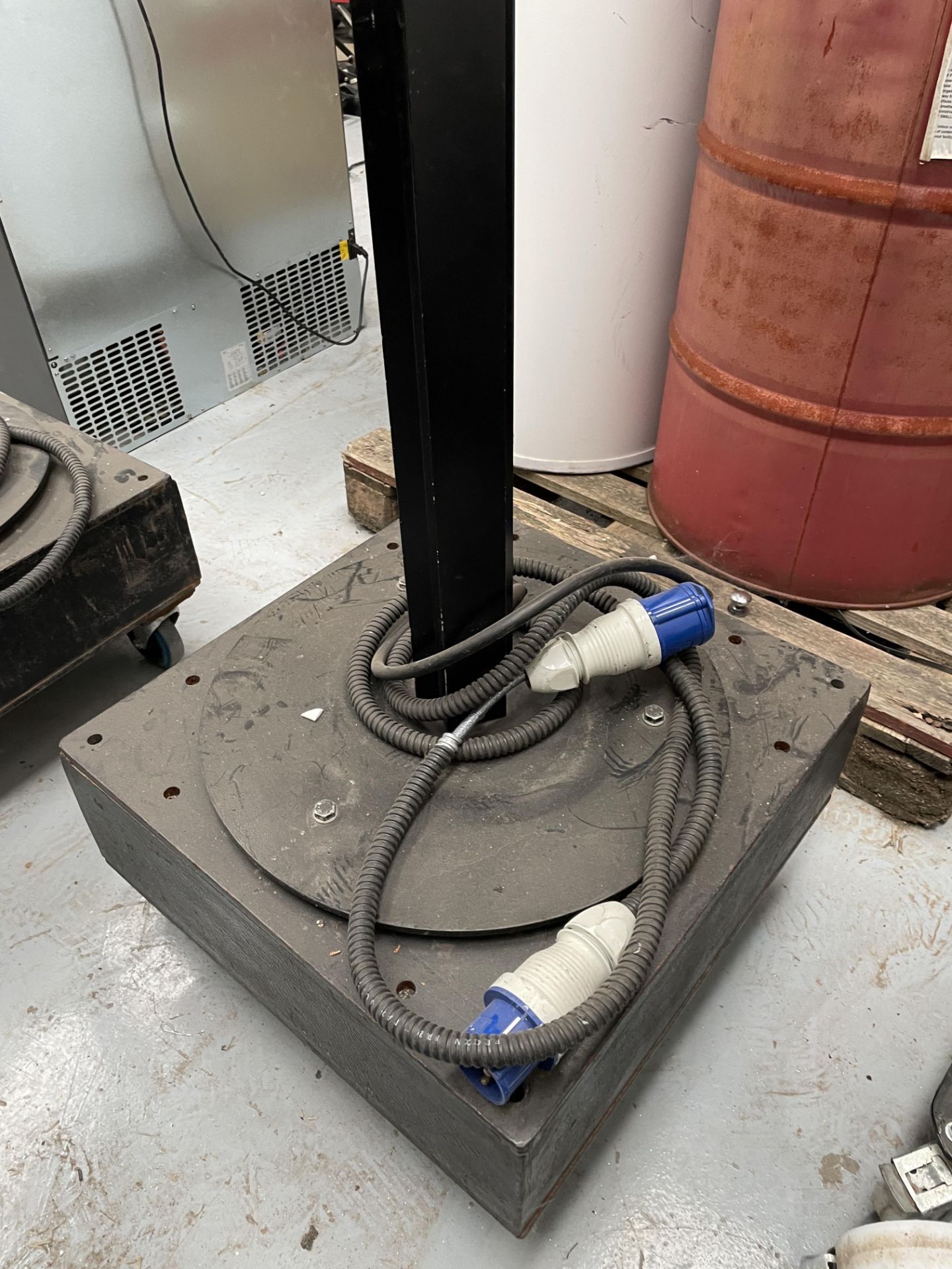 1 x Tansun Sorrento Upright Freestanding Triple Infrared Heater - Comes on a Weighted Mobile Base - Image 7 of 10