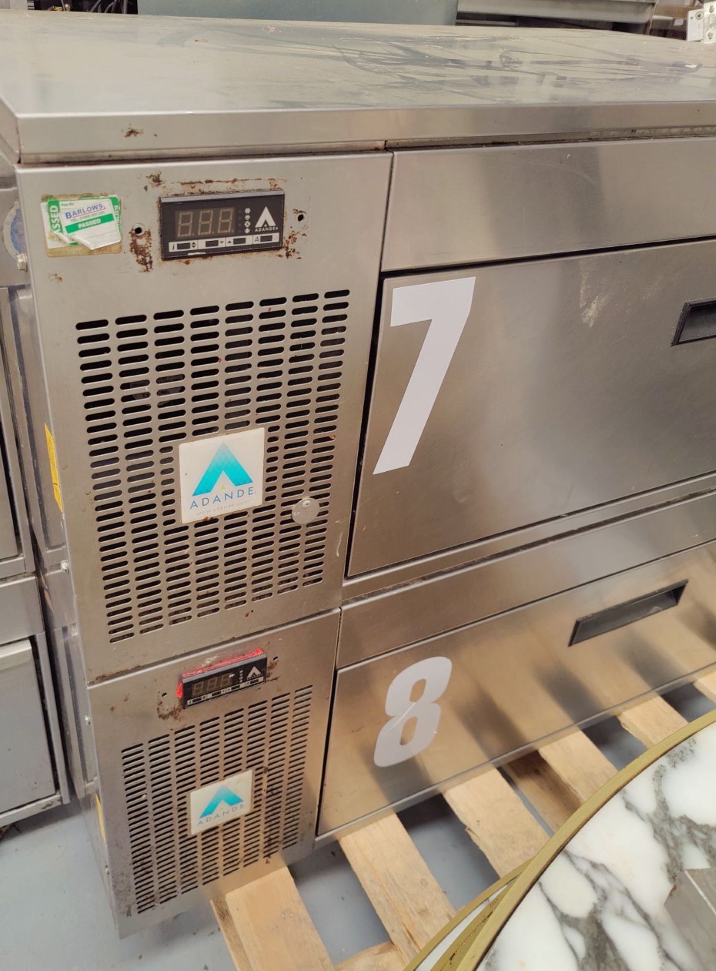 1 x Adande VCS Double Drawer Counter Fridge Freezer - Dimensions: H85 x W110 x D70 cms - Image 5 of 8