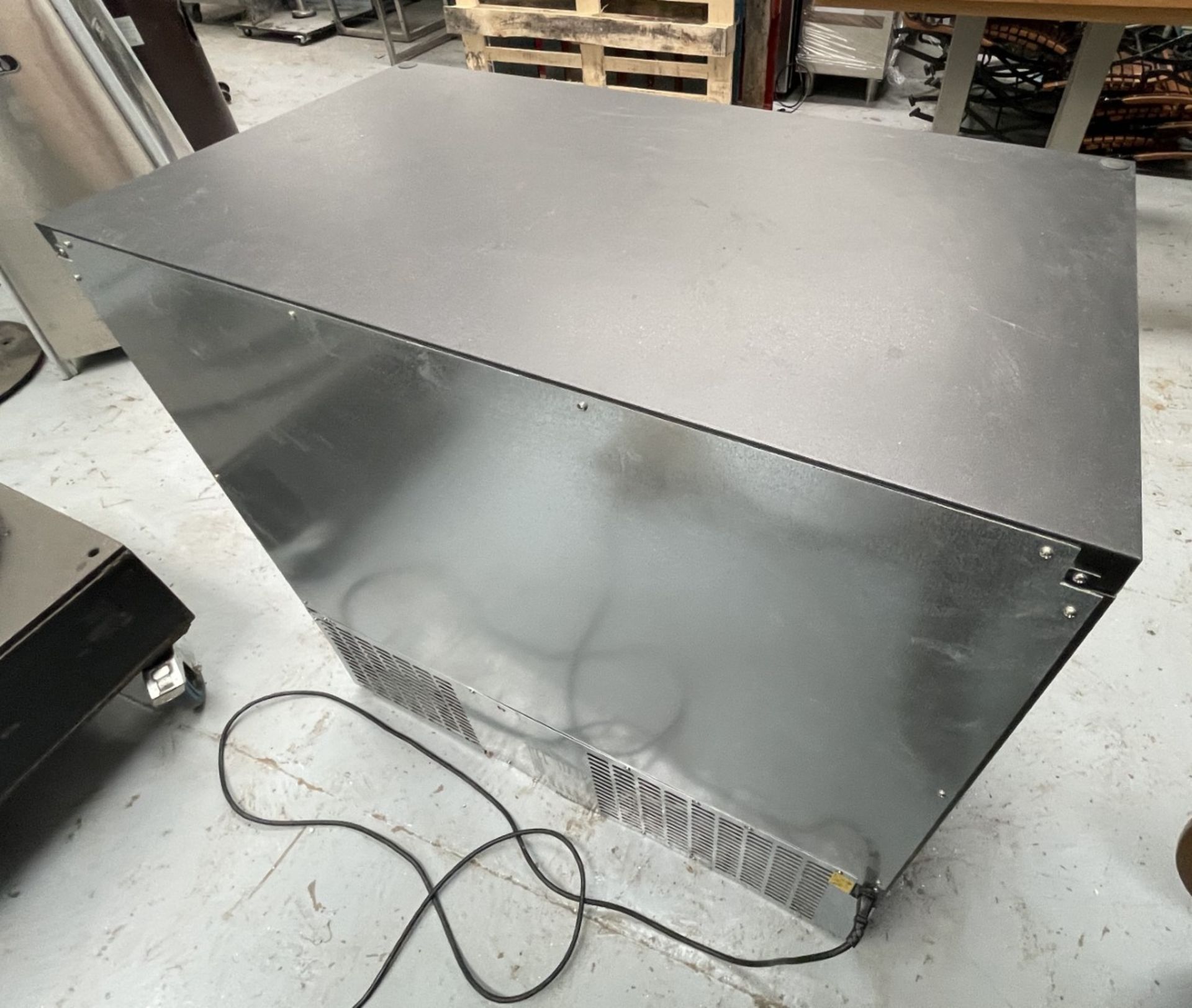 1 x Gamko Two Door Backbar Bottle Cooler - Illuminated Cabinet with a Black Surround - Model MG2/250 - Image 3 of 10