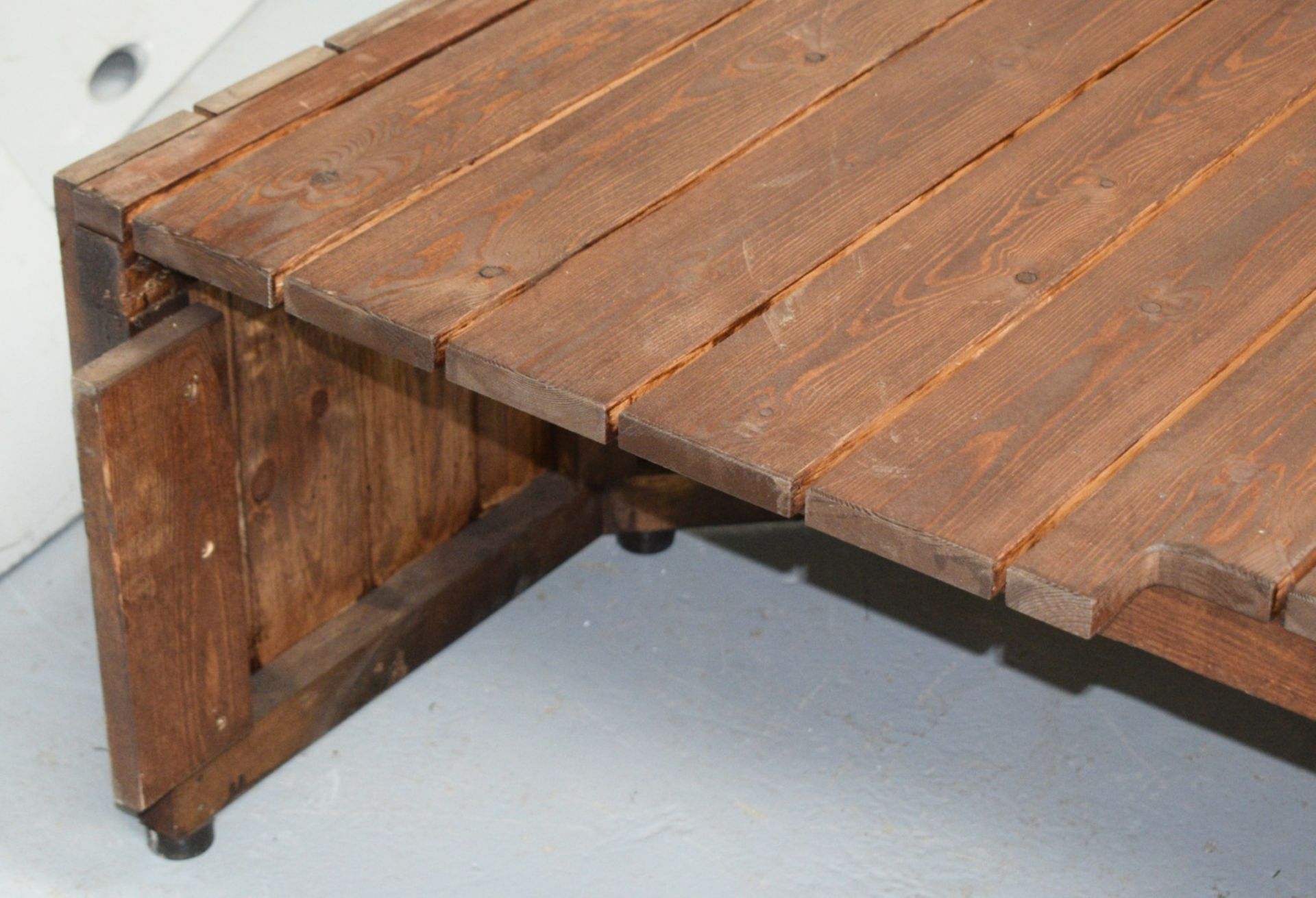 1 x Octagon Slatted Seating Bench with a Central Hold for Cables, Parasols and More - Splits into - Image 3 of 9