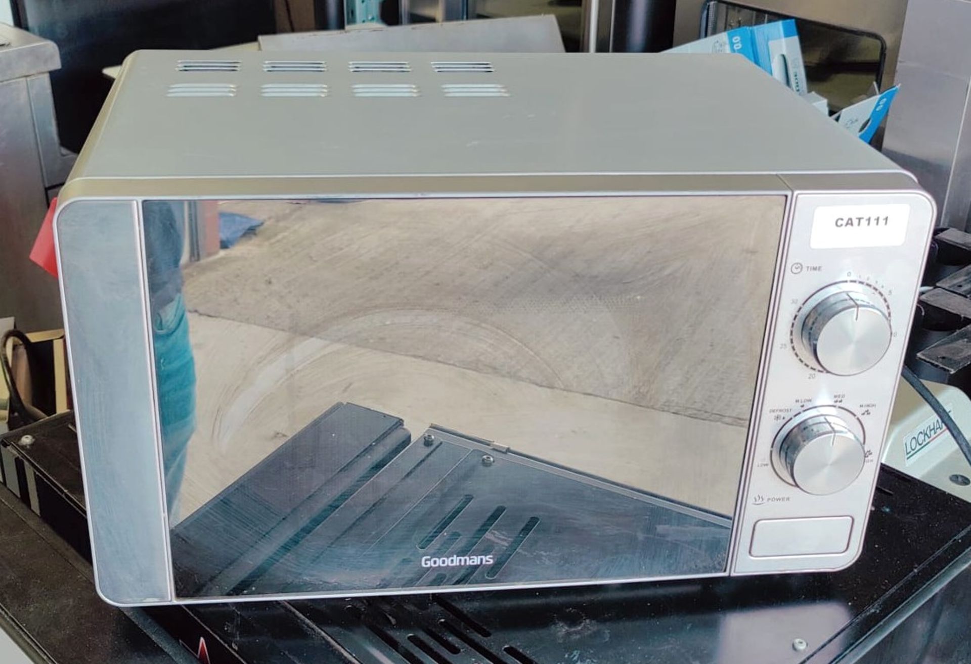 1 x Goodmans 295959 1150w Microwave Oven