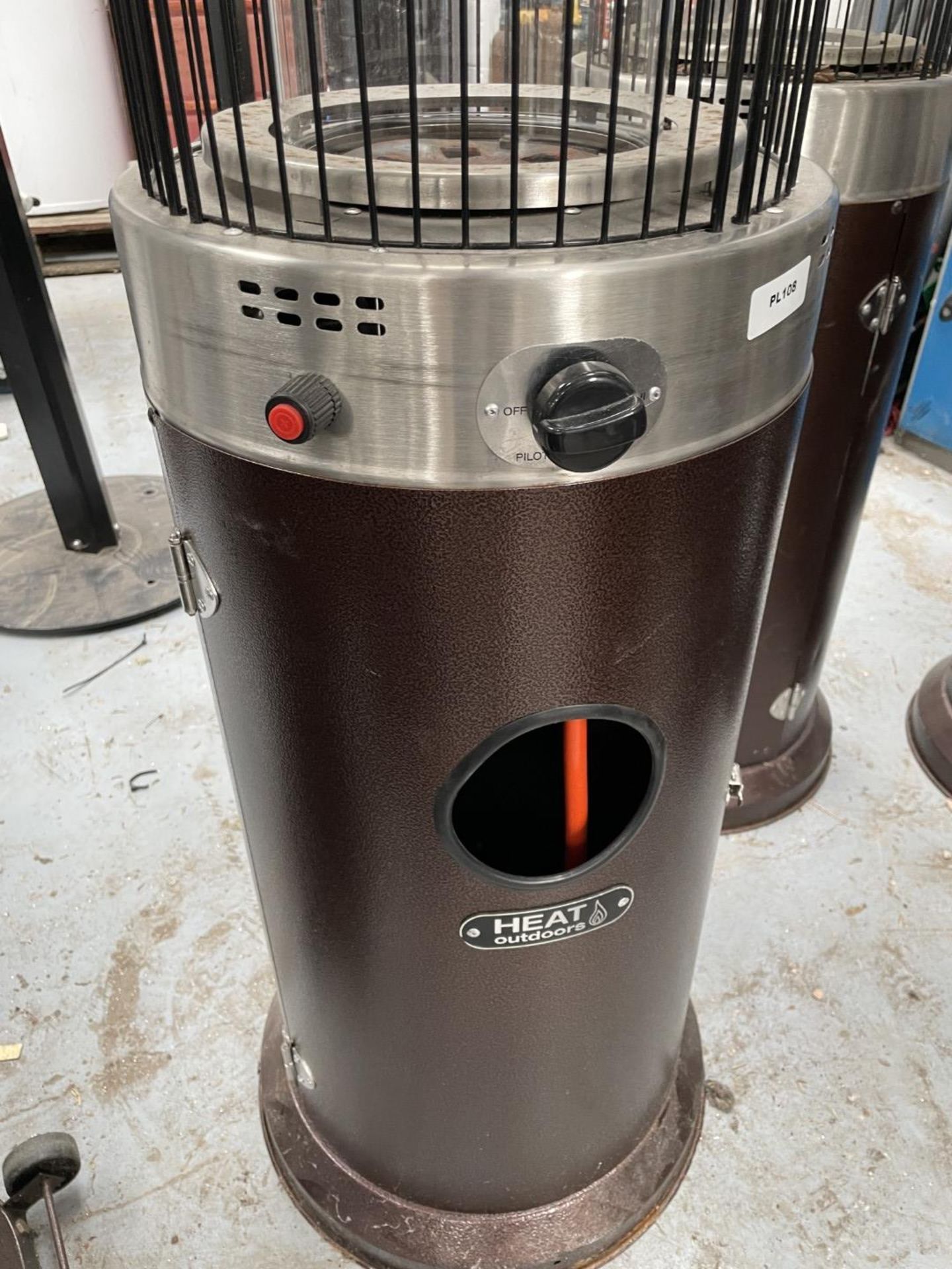 1 x Heat Outdoors Santini Spiral Flame 13.5kW Gas Freestanding Upright Patio Heater - Image 3 of 16