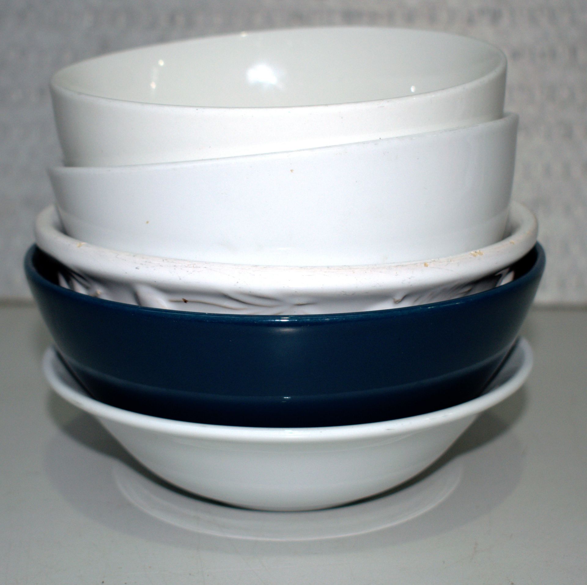 9 x Assorted Bowls - Ceramic and Plastic - Image 3 of 6