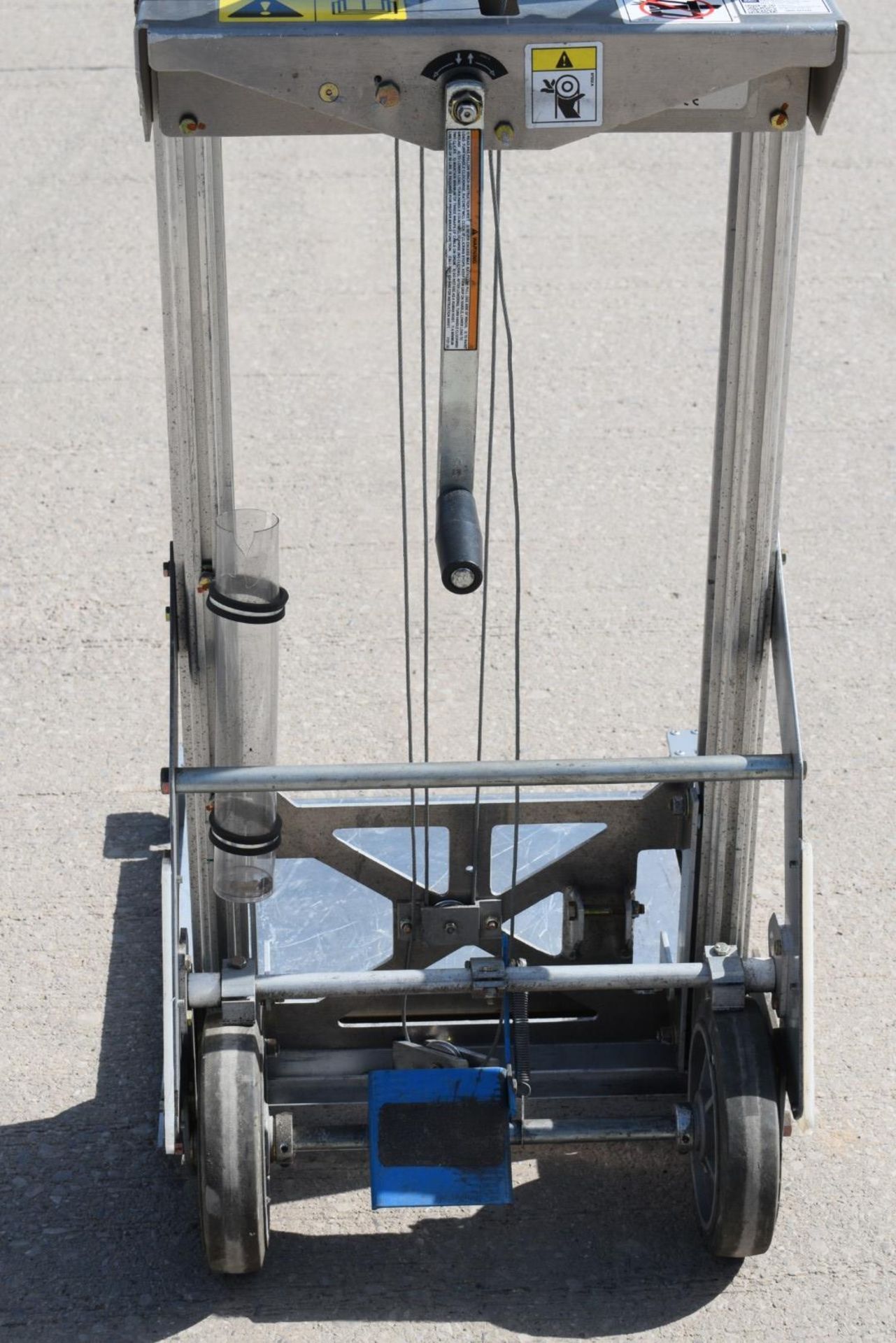 1 x Genie Load Lifter Platform Lift - Ideal for Couriers, Warehouses or Workshops - Max Load - Image 19 of 20