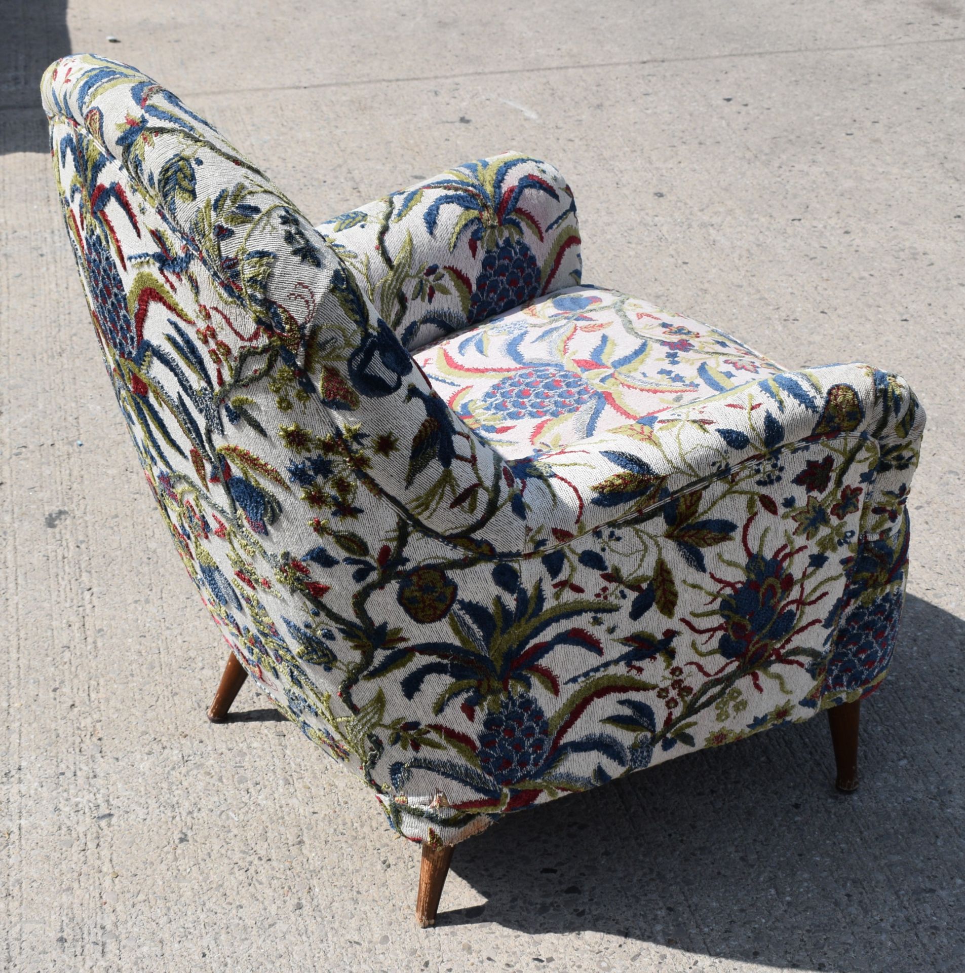2 x George Smith Lounge Chair Featuring Floral Fbric Upholstery and Wooden Feet - Image 3 of 14