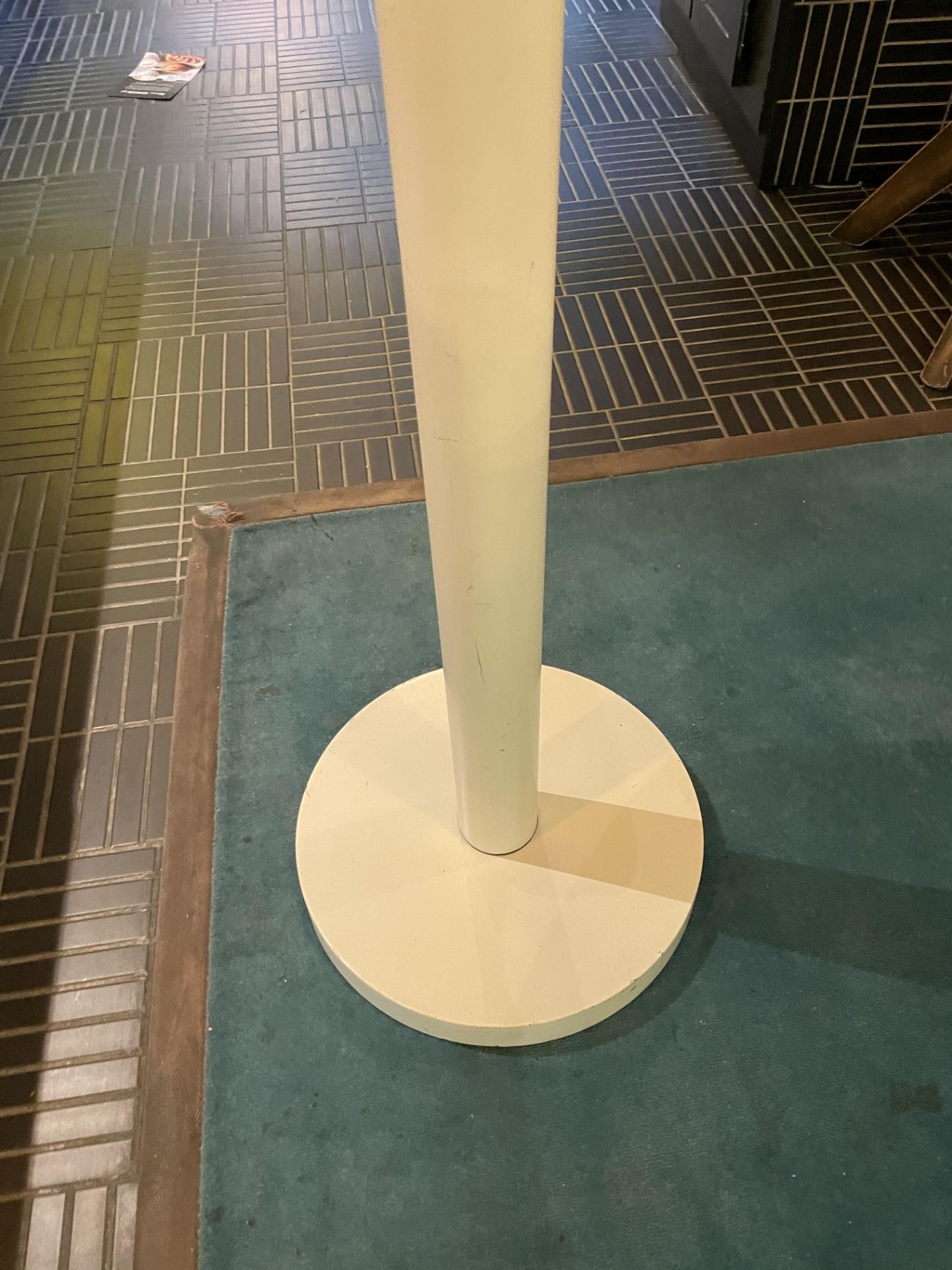 1 x Freestanding Coat Rack - Image 2 of 4