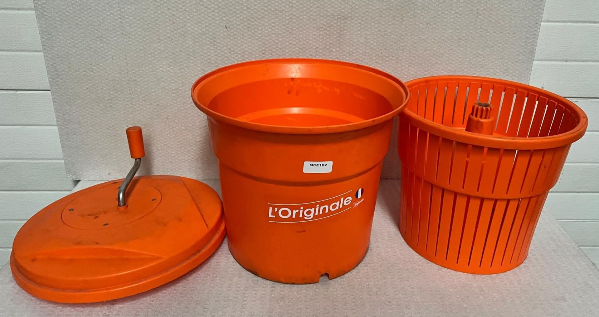 1 x L'Originale Large Dynamic Manual Salad Spinner for Commercial Kitchens - Dimensions: H54 x W44 x - Image 2 of 2