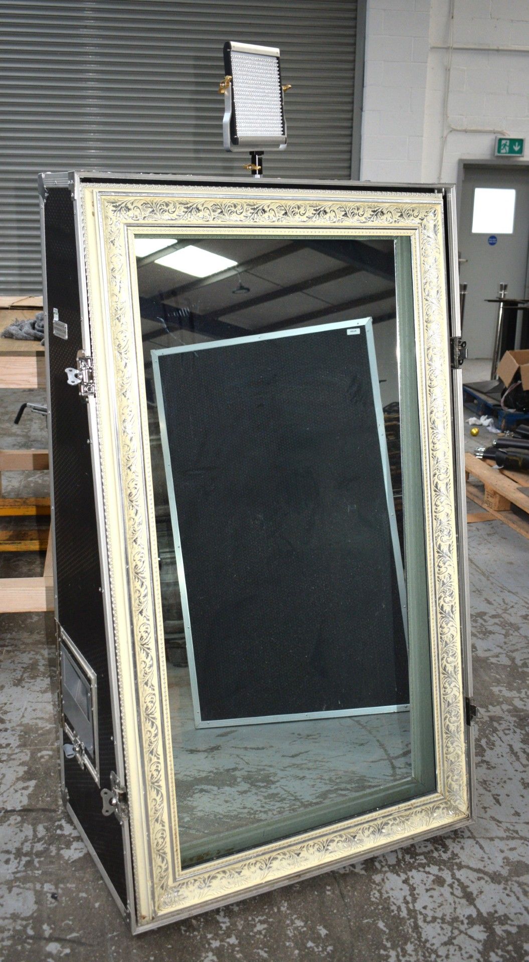 1 x Selfie Photo Booth - Features a Canon EOS 1300D DSLR Camera, Speaker, Gigabyte Mini Computer - Image 11 of 23