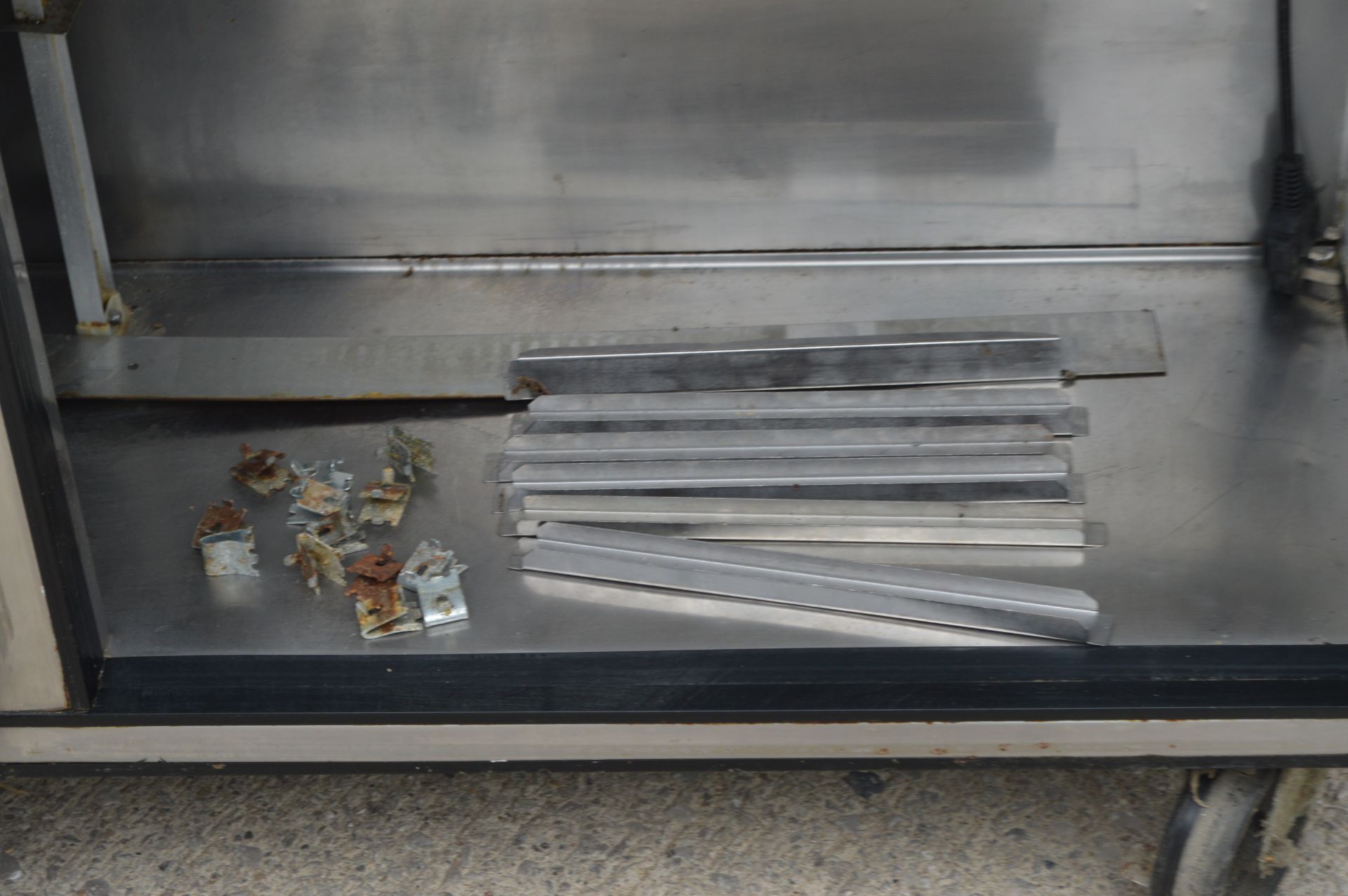 1 x True Refrigeration Two Door Prep Fridge with Pizza Topper - See Description - H112 x W158 x - Image 6 of 17