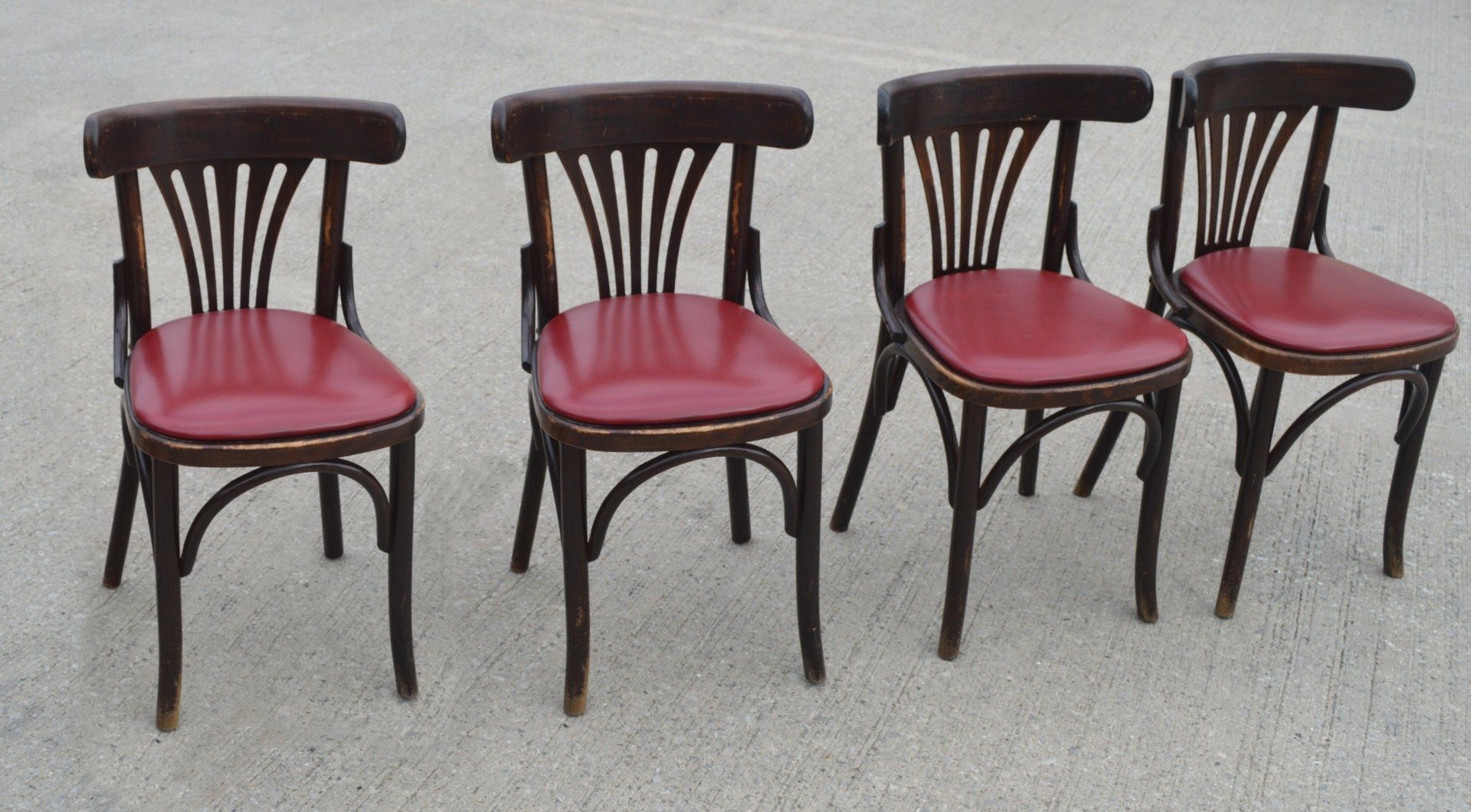 4 x Restaurant Dining Chairs Featuring an Traditional / Irish Design with Bent Wood - Image 7 of 10