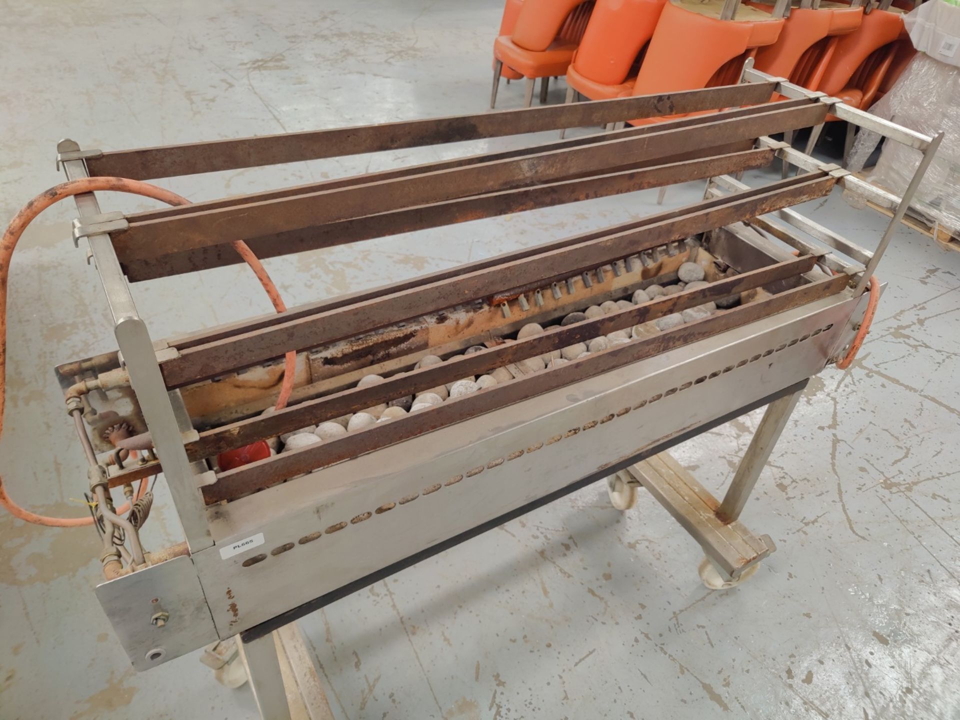 1 x Charcoal Kebab / Meat Grill - Gas Powered - Image 6 of 15