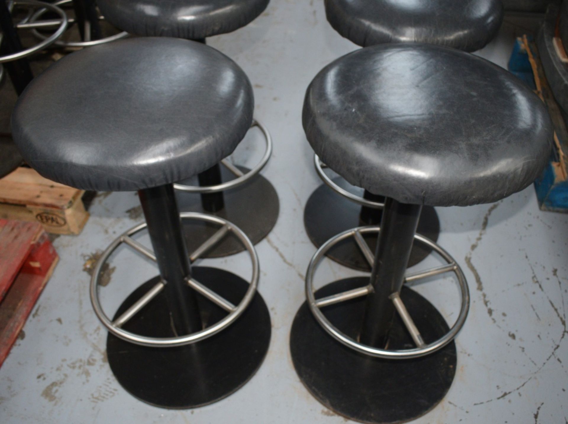 4 x Bar Stools Featuring Round Black Leather Seats and Chrome Footrests - Dimensions: H80 x W43 - Image 9 of 9