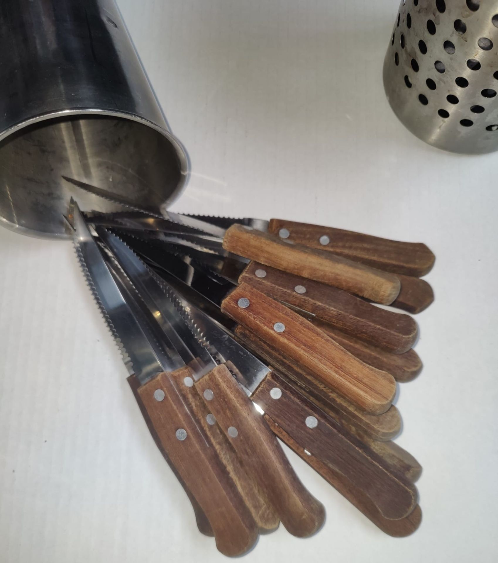 1 x Large Collection of 76 x Restaurant Steak Knifes with 4 x Cutlery Pots - Stainless Steel with