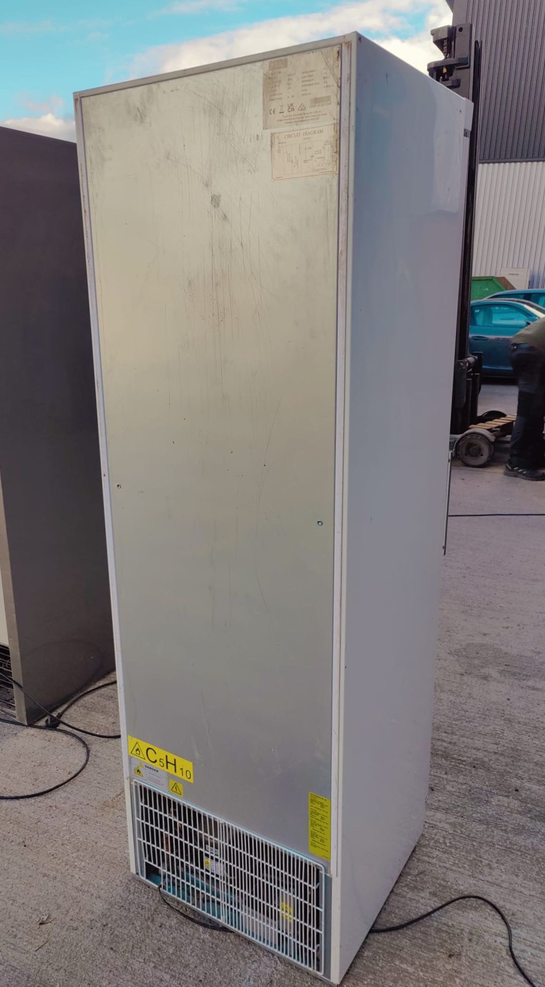 1 x Polar CD087 Upright Single Door Drinks Display Fridge - Dimensions: H185 x W60 x 60 cms - Image 13 of 14