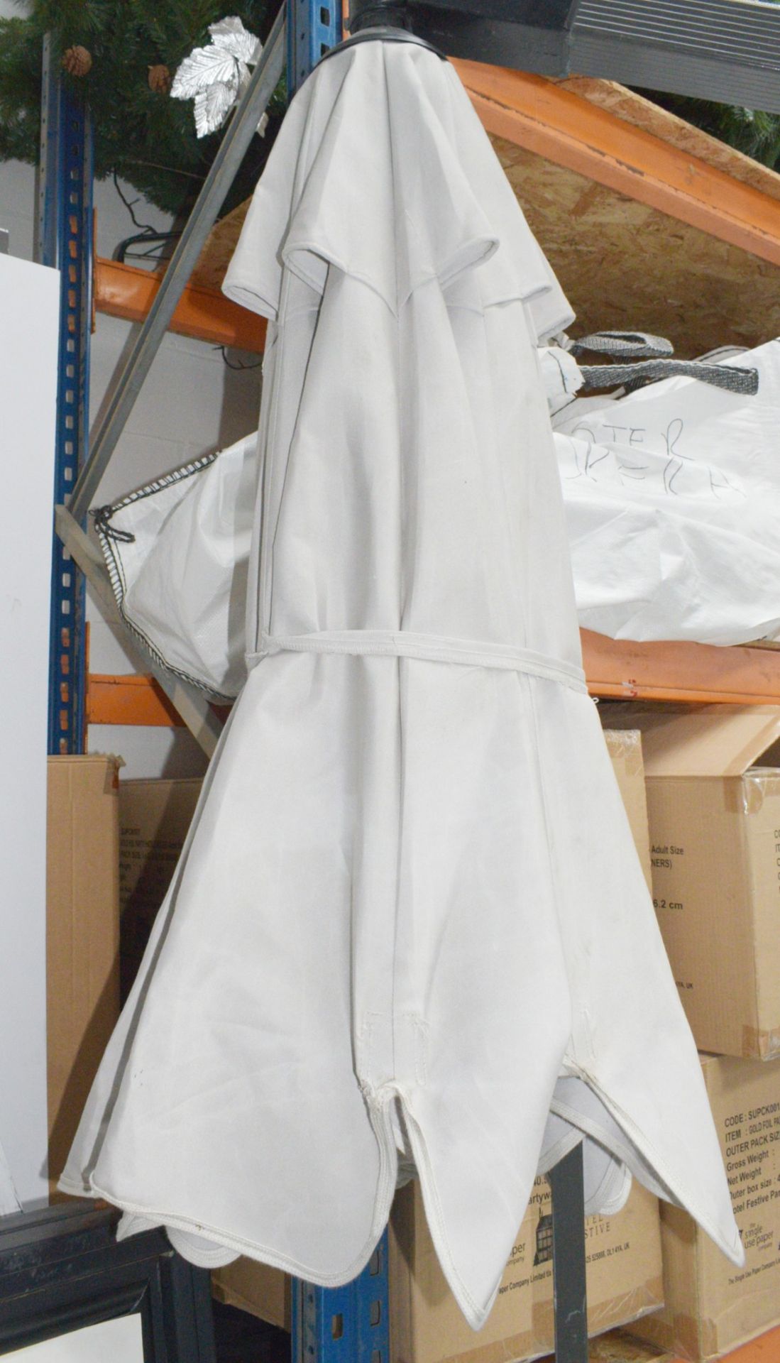 1 x El Vinci Premium 190cm Parasol on Heavy Duty Castors - Features a Winch Handle to Operate - Image 4 of 12