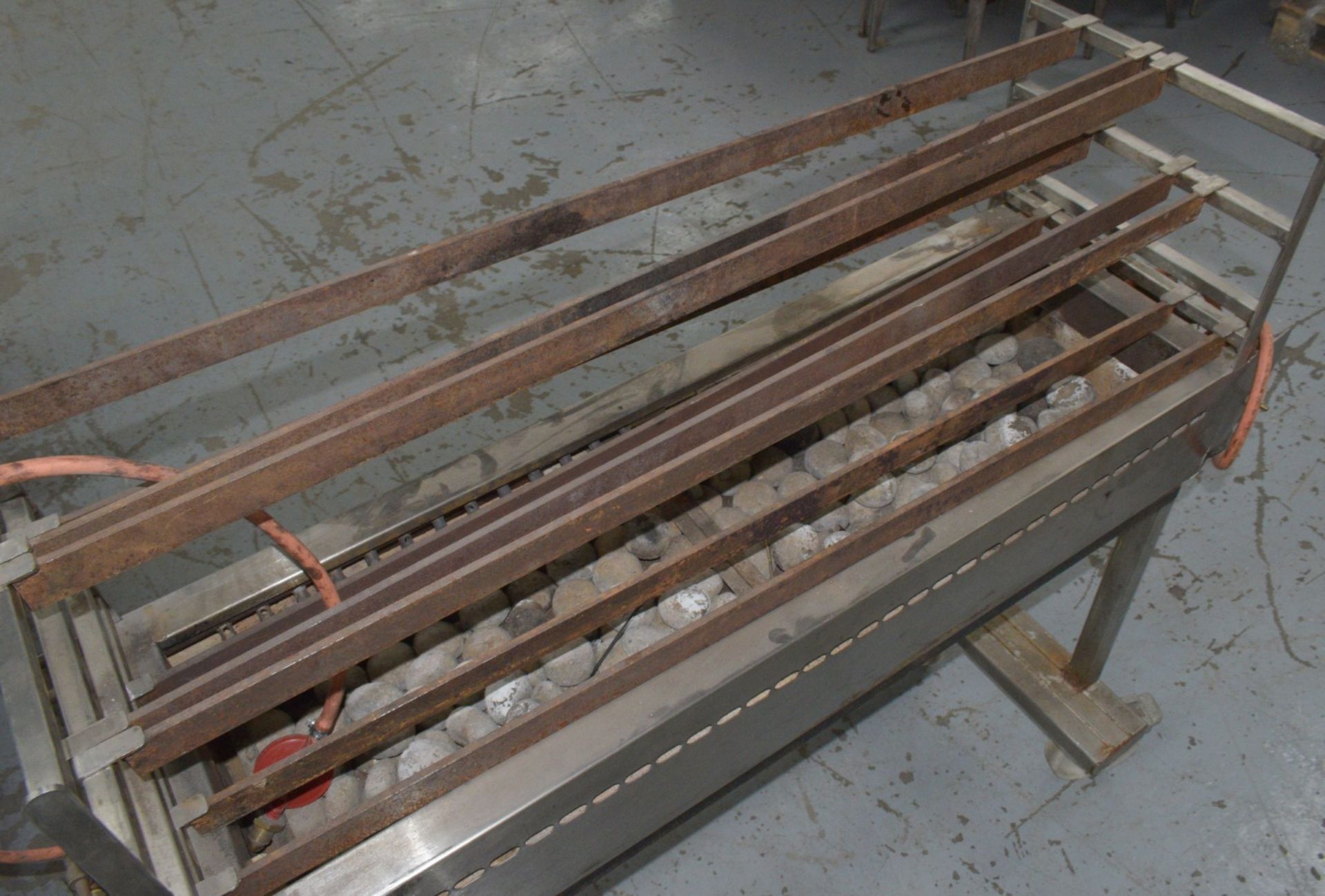 1 x Charcoal Kebab / Meat Grill - Gas Powered - Image 9 of 15