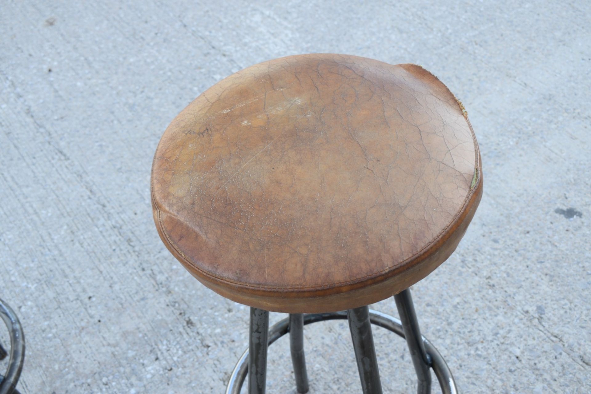 4 x Vintage Industrial Style Bar Stools with Steel Bases, Footrests and Tan Leather Seats - Image 7 of 12