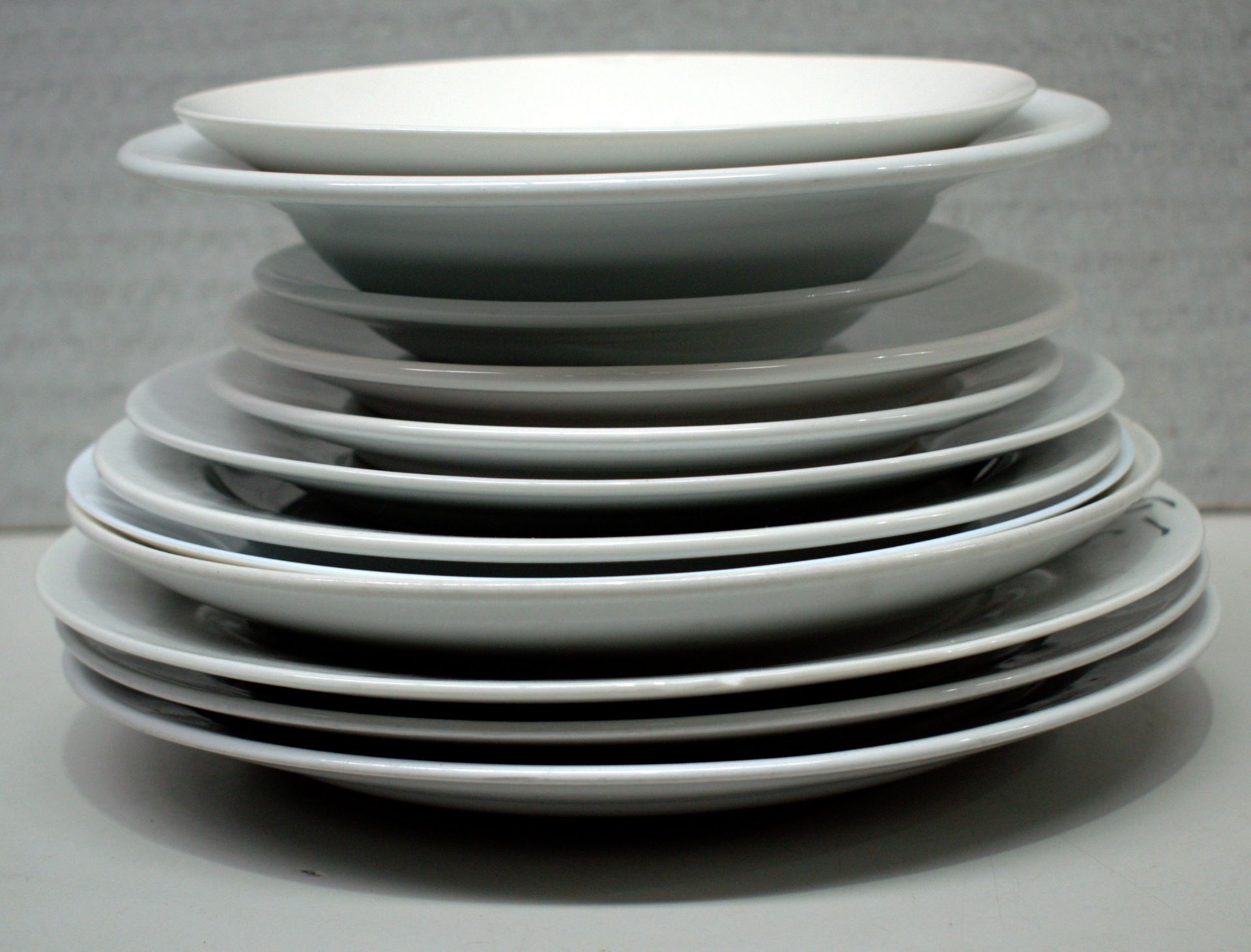 12 x Assorted White Plates & Bowls - Image 4 of 4