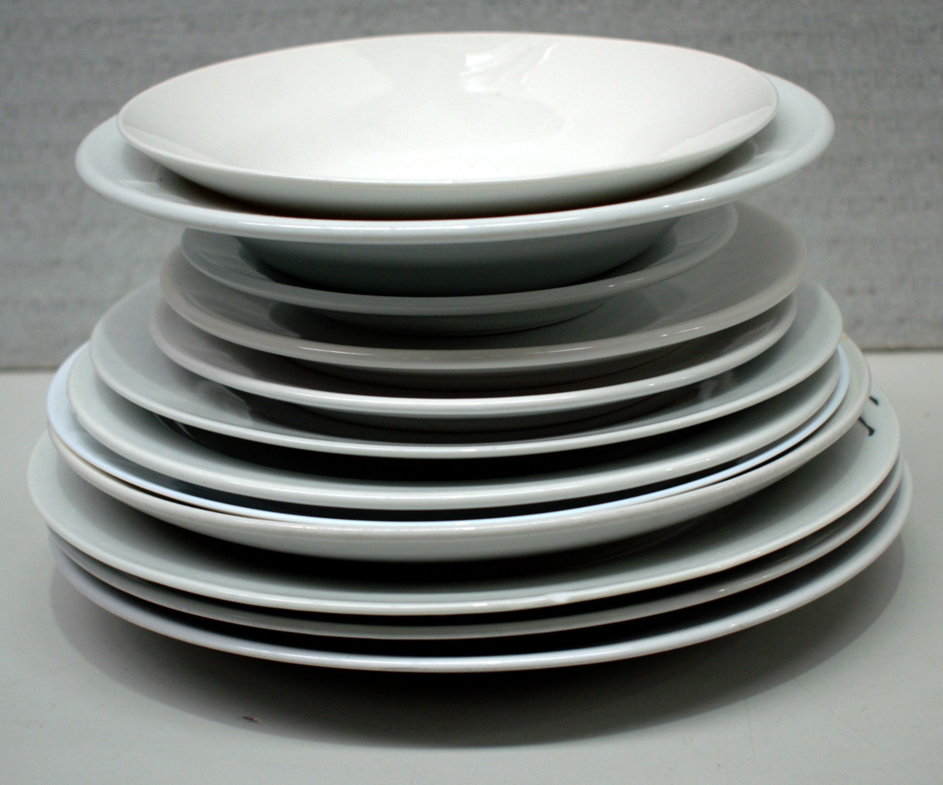 12 x Assorted White Plates & Bowls - Image 3 of 4