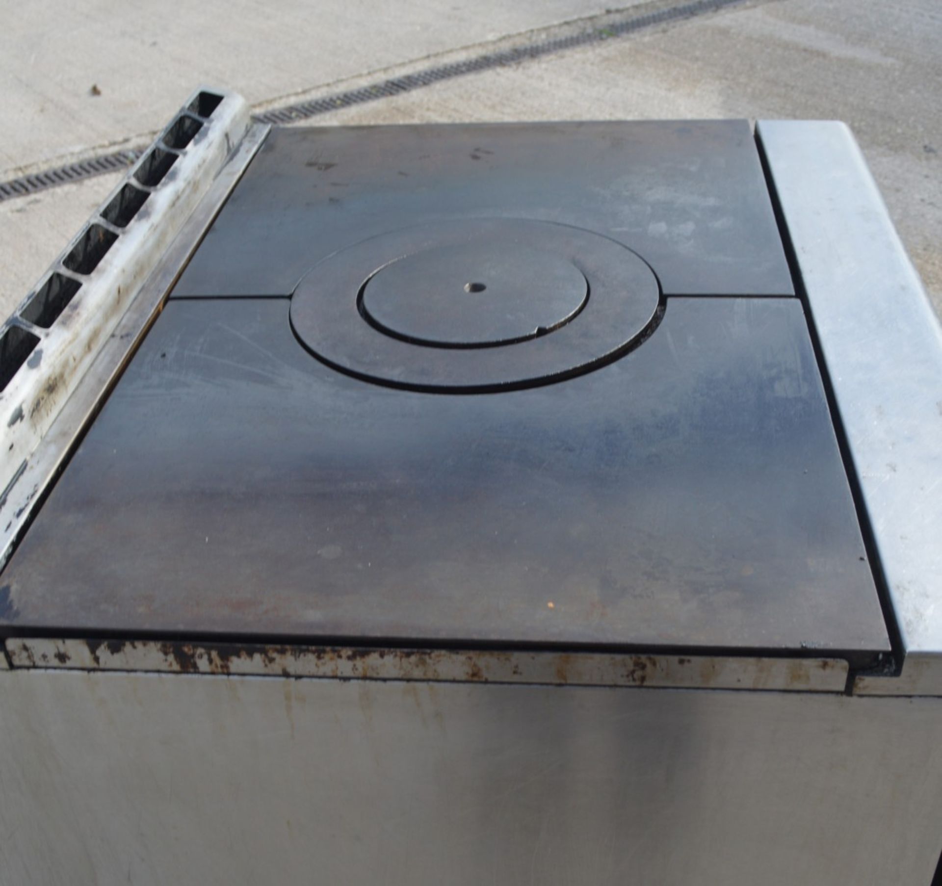 1 x Falcon Dominator Plus Solid Top Natural Gas Bullseye Oven Range Cooke with Castors - Image 3 of 7