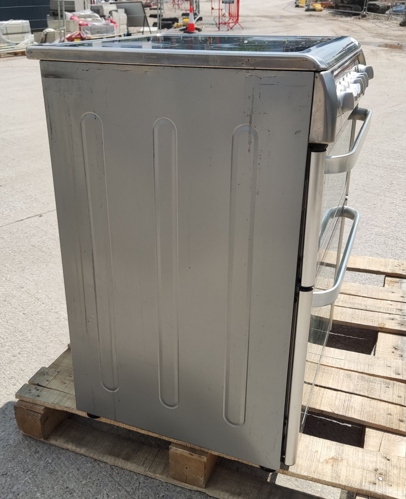 1 x HOTPOINT Ultima Hue61X Freestanding Electric Ceramic Cooker - Image 6 of 23