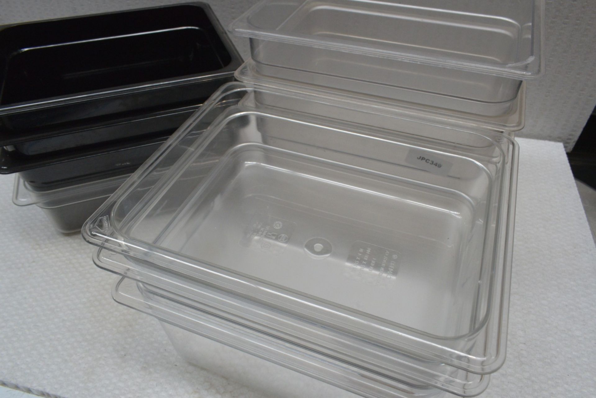 10 x Cambro Polycarbonate 32.5 x 26.5cm Clear and Black Gastronorms - Includes Two Depths of 15/20cm - Image 6 of 10