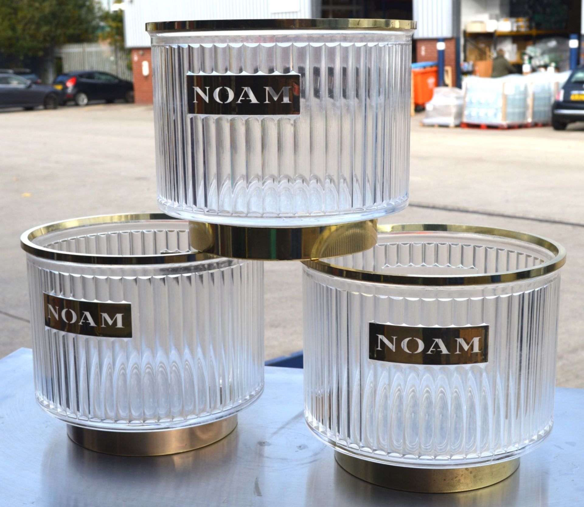 1 x Noam The Cool Cooler Beer Bottle Ice Bucket - Holds and Cools 10 Beer Bottles - Clear Ribbed