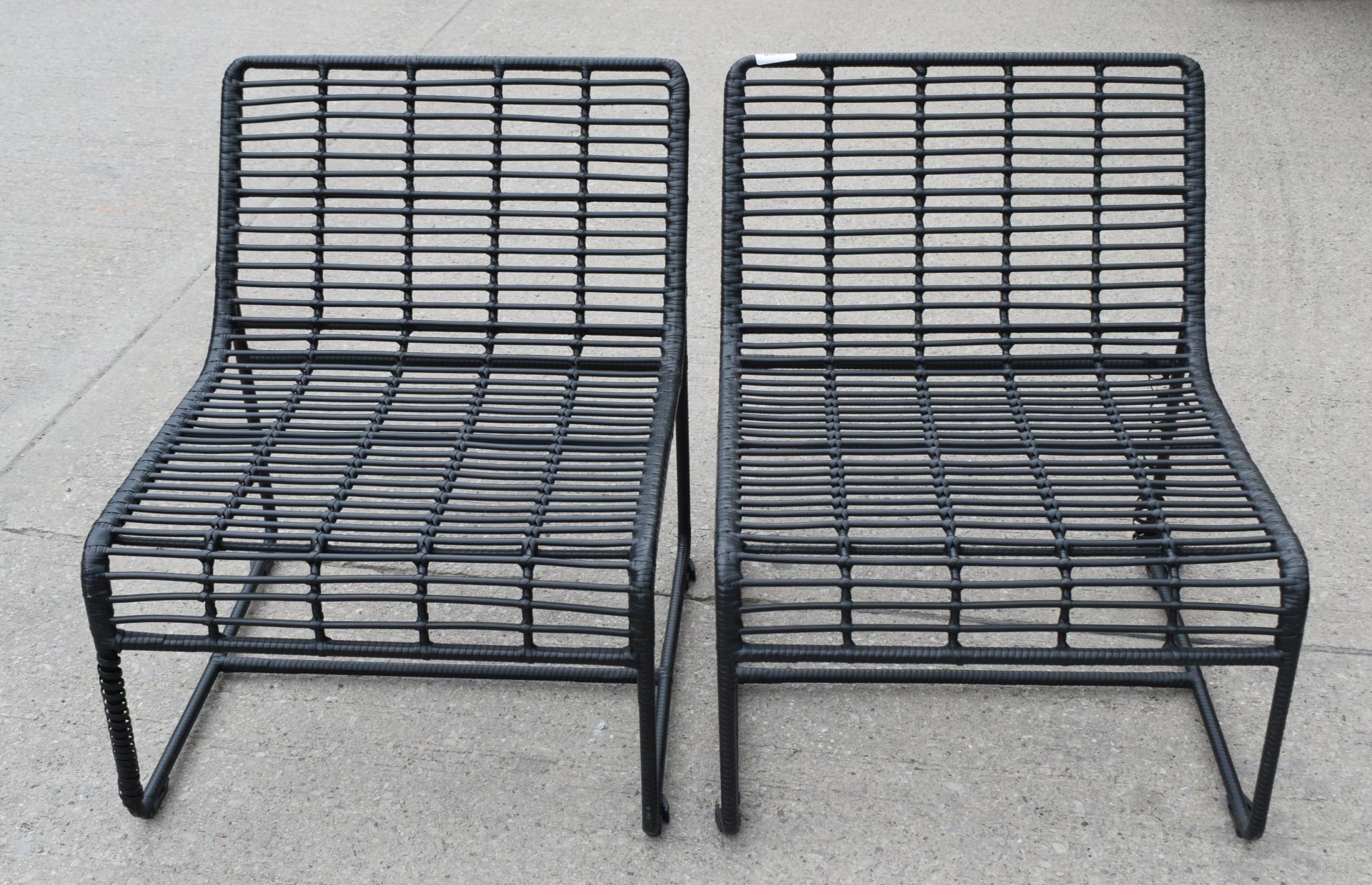 1 x Dimensions: H x W x D cms